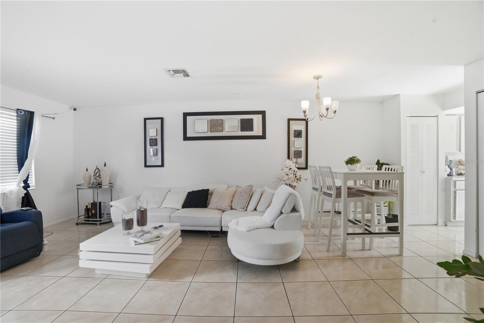 2 Las Palmas Way, FL