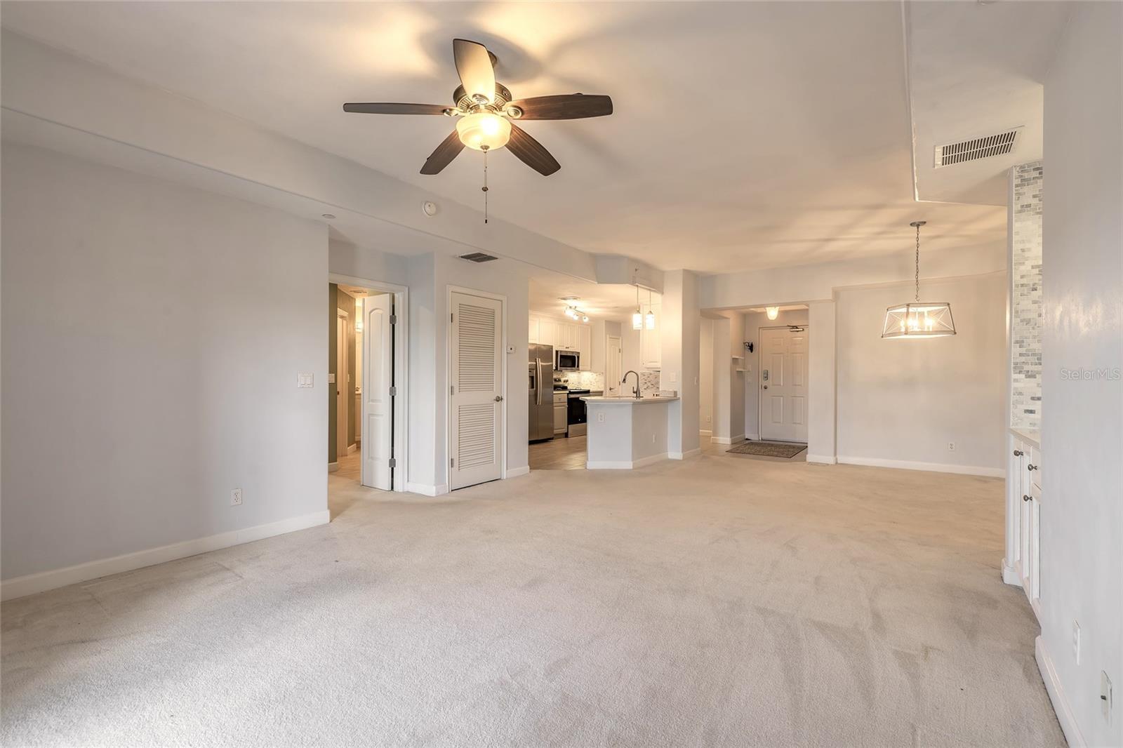 424 Luna Bella Lane, FL
