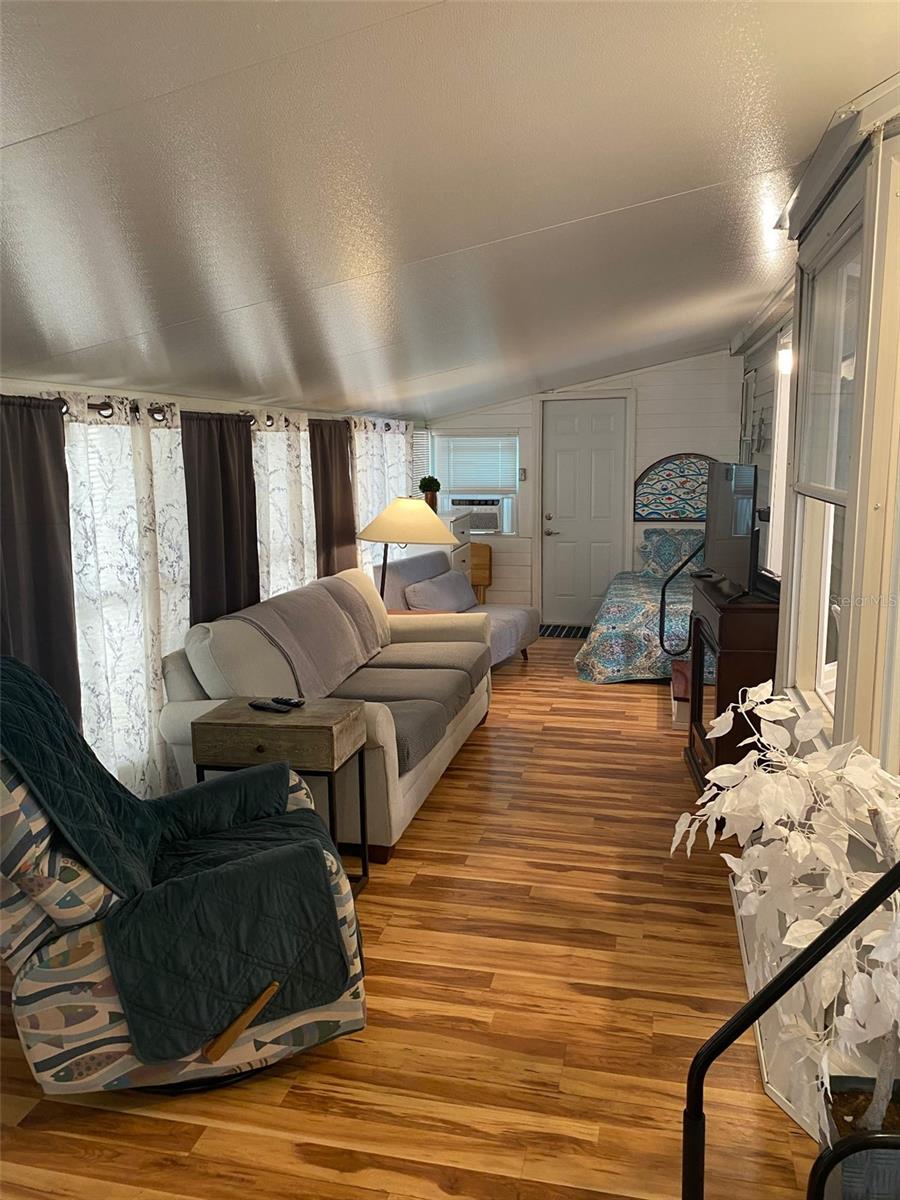 1300 River Road, FL