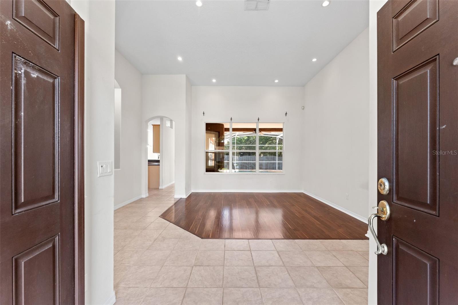 952 Moss Tree Place, FL