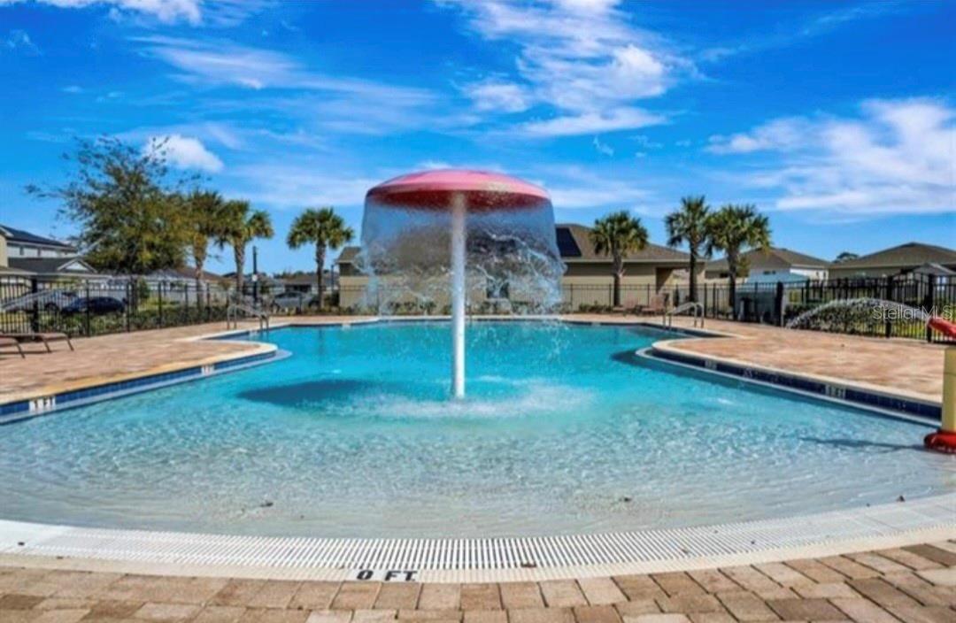 244 Hamlet Loop, FL