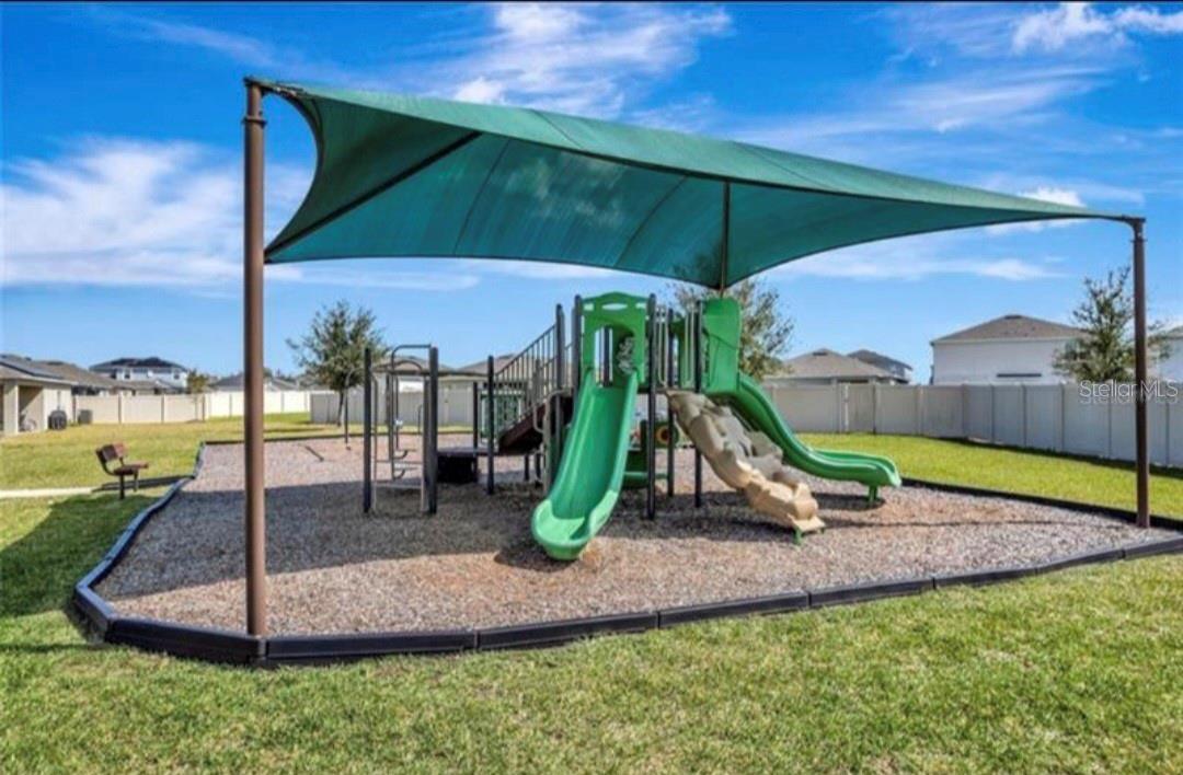244 Hamlet Loop, FL