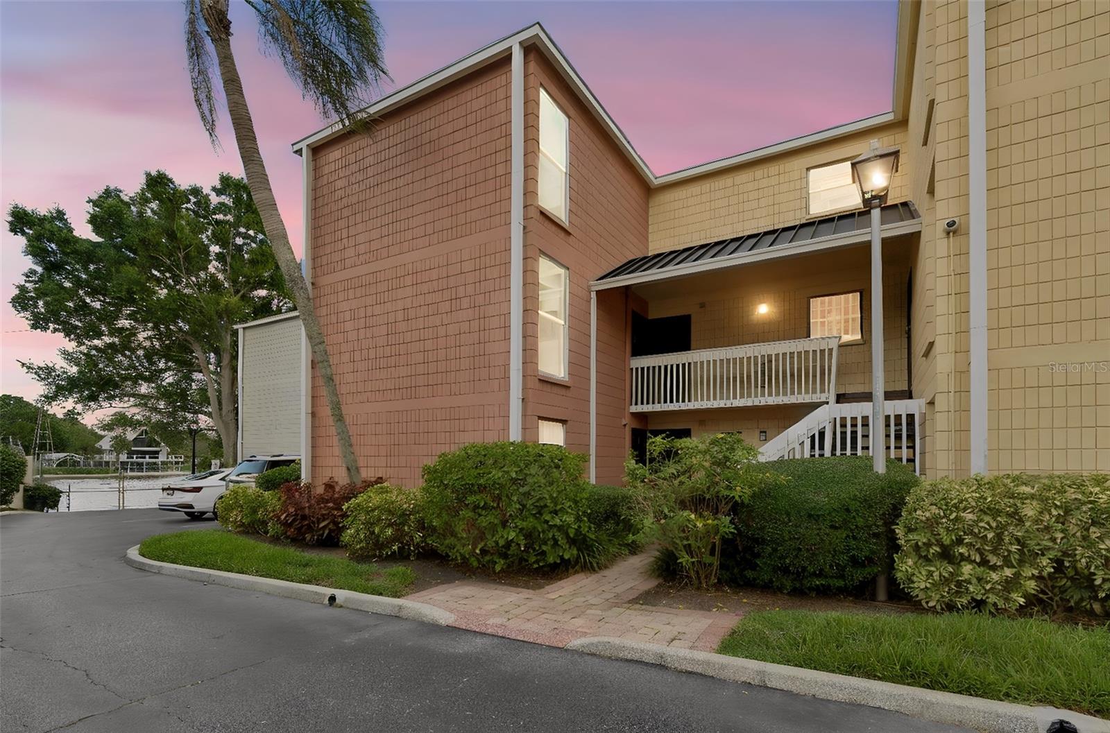 2424 Tampa Bay Boulevard, FL