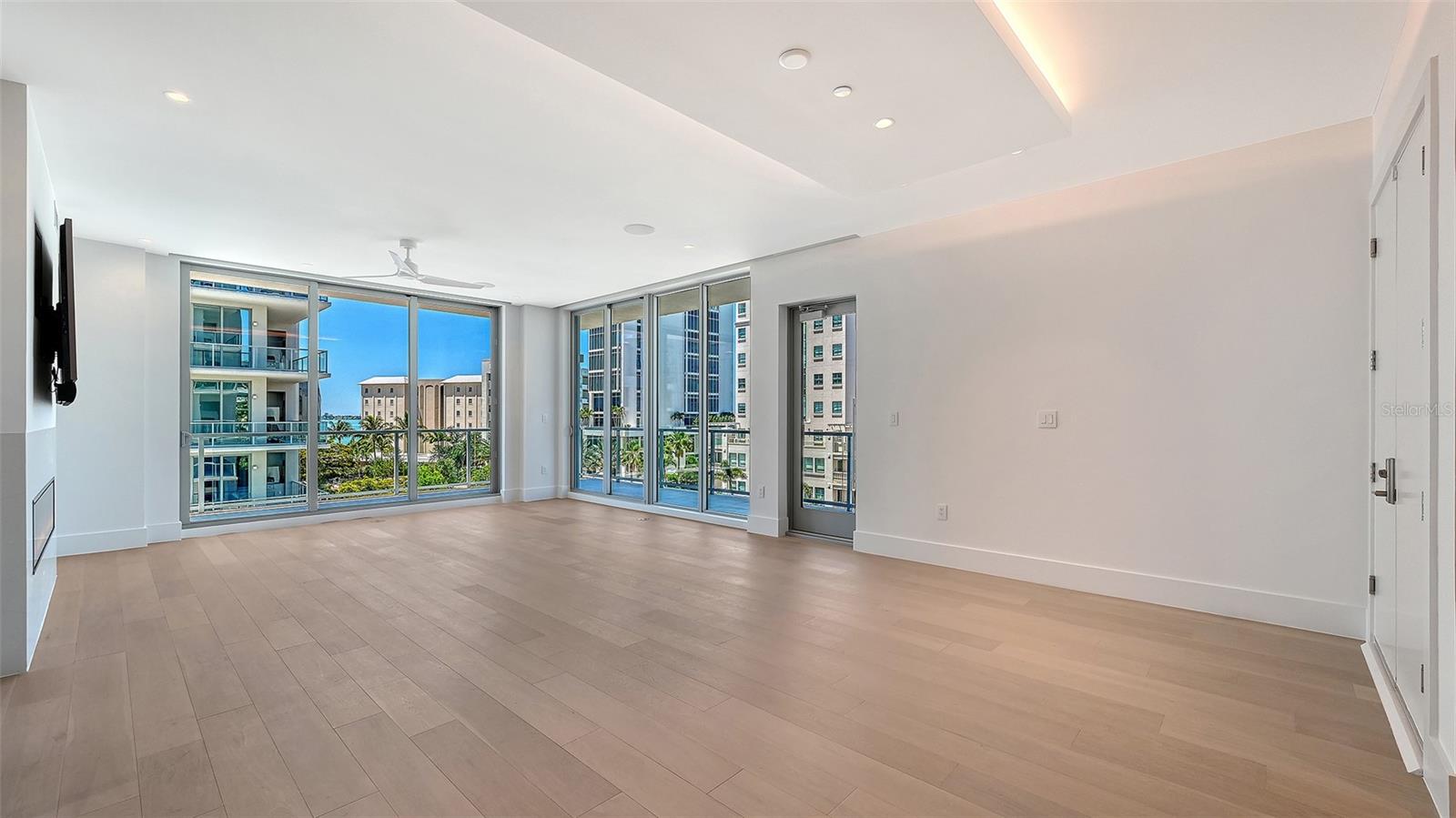 253 Golden Gate Point, FL