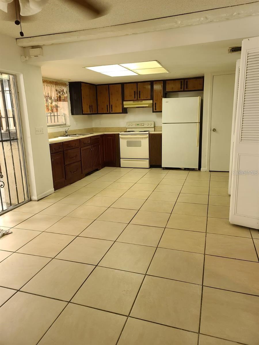 2222 Silver Pines Place, FL