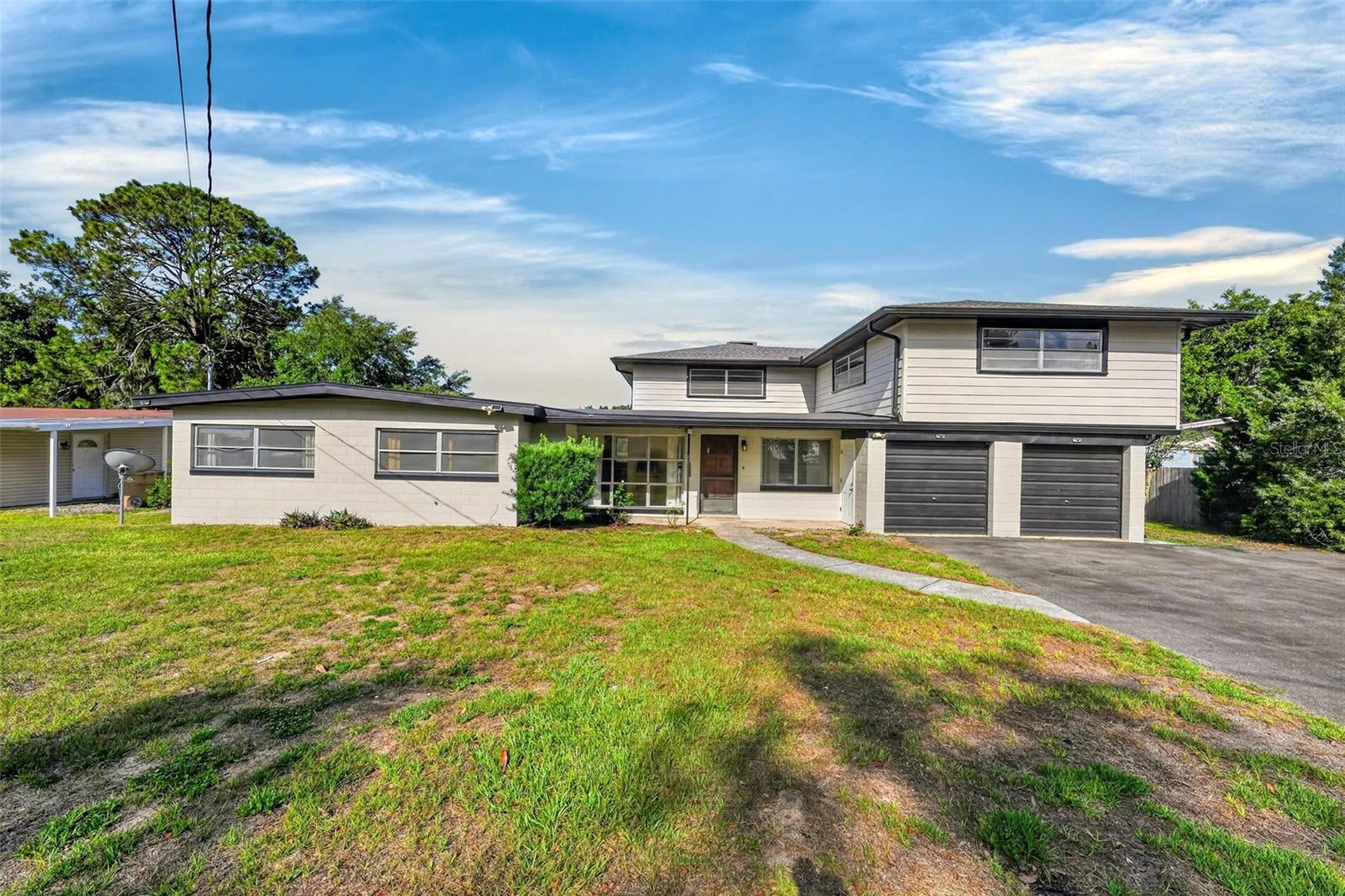 710 Twin Oaks Lane, FL
