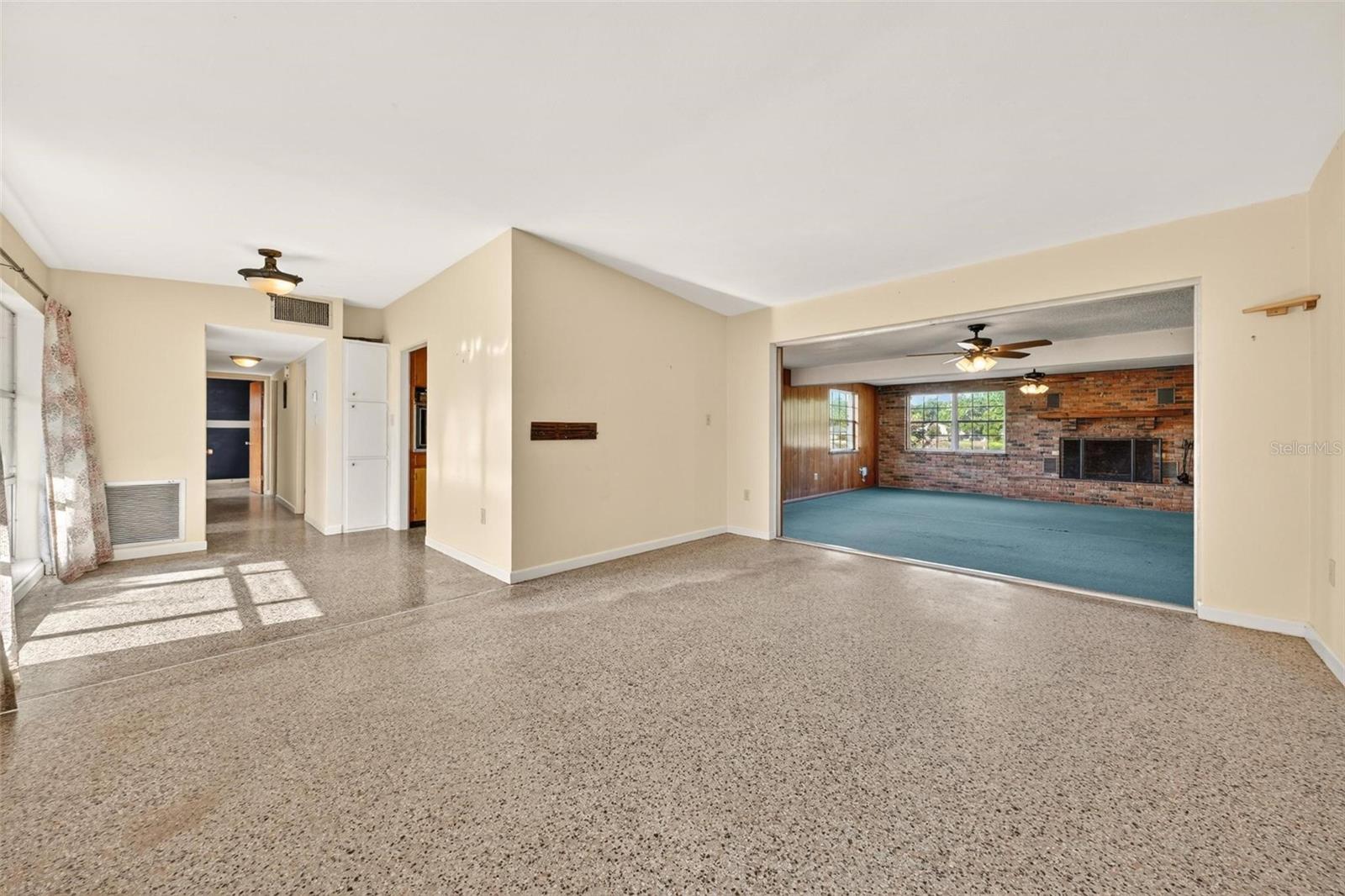 710 Twin Oaks Lane, FL