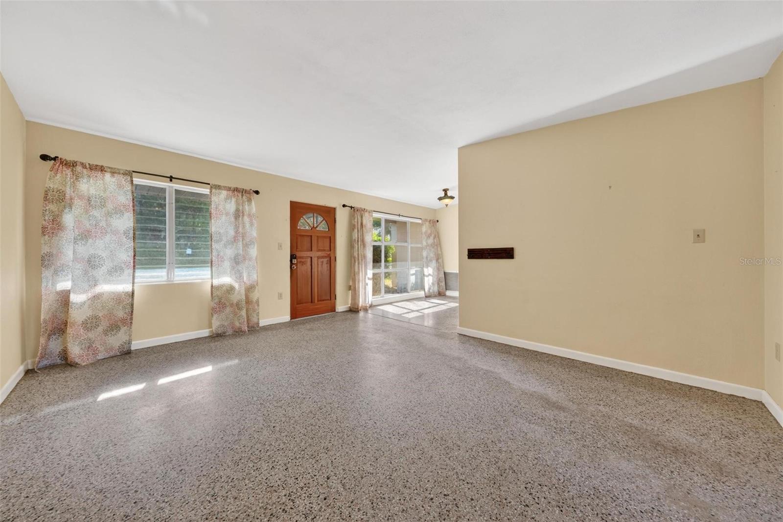 710 Twin Oaks Lane, FL