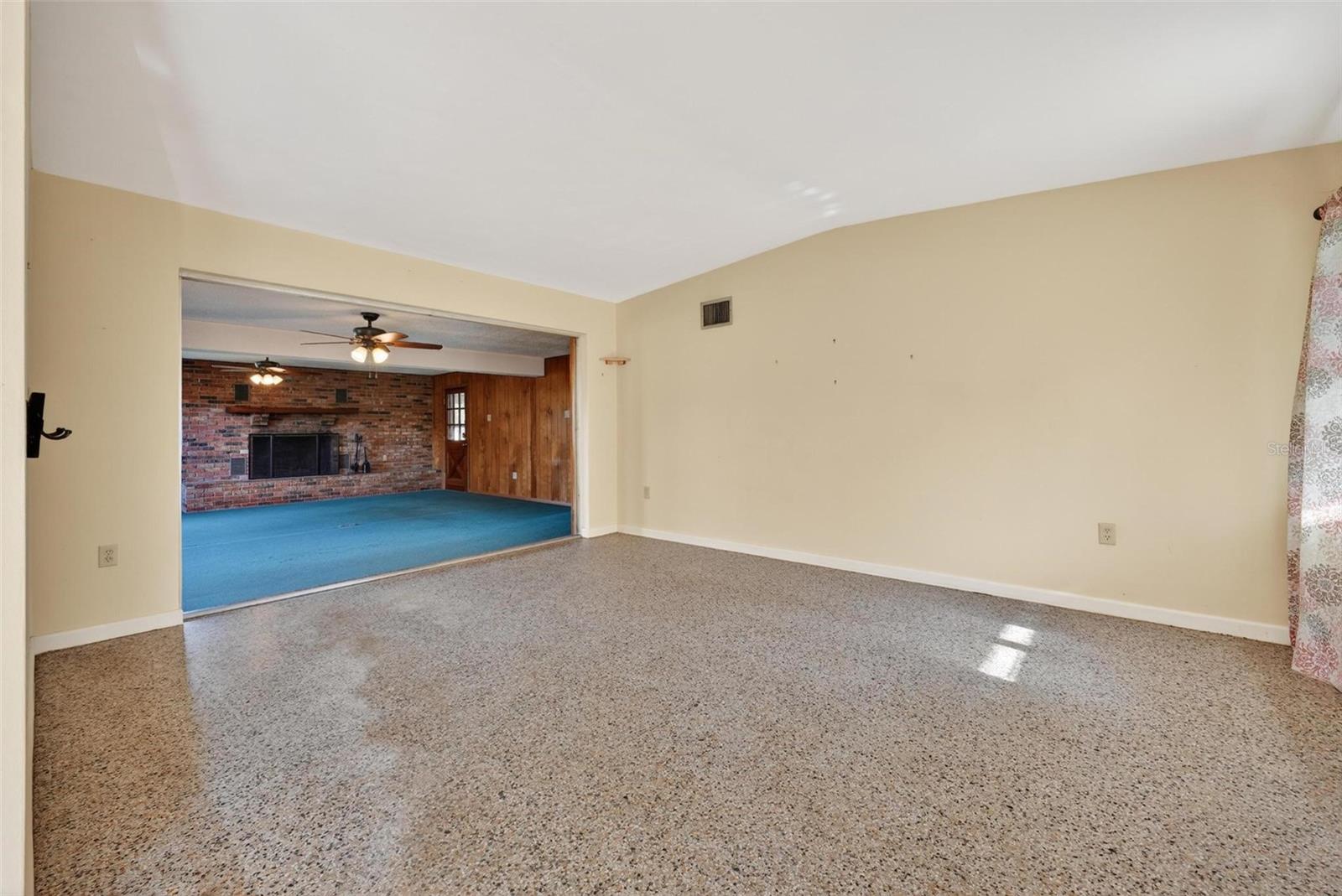 710 Twin Oaks Lane, FL
