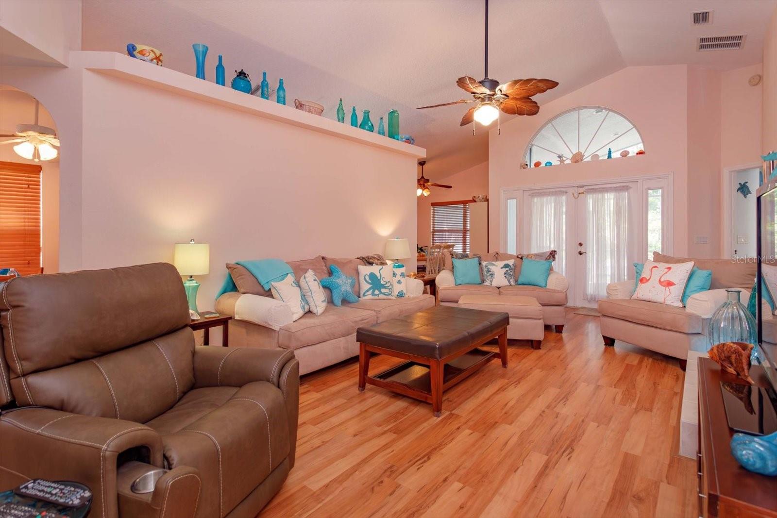 148 Lakeside Circle, FL