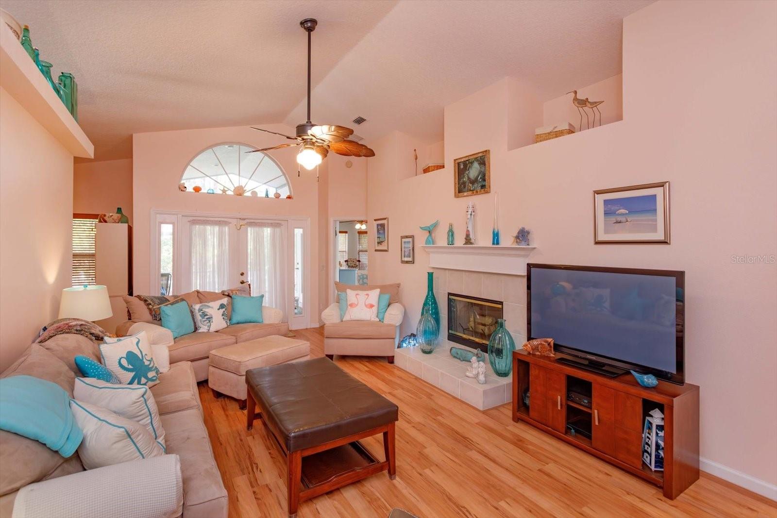 148 Lakeside Circle, FL