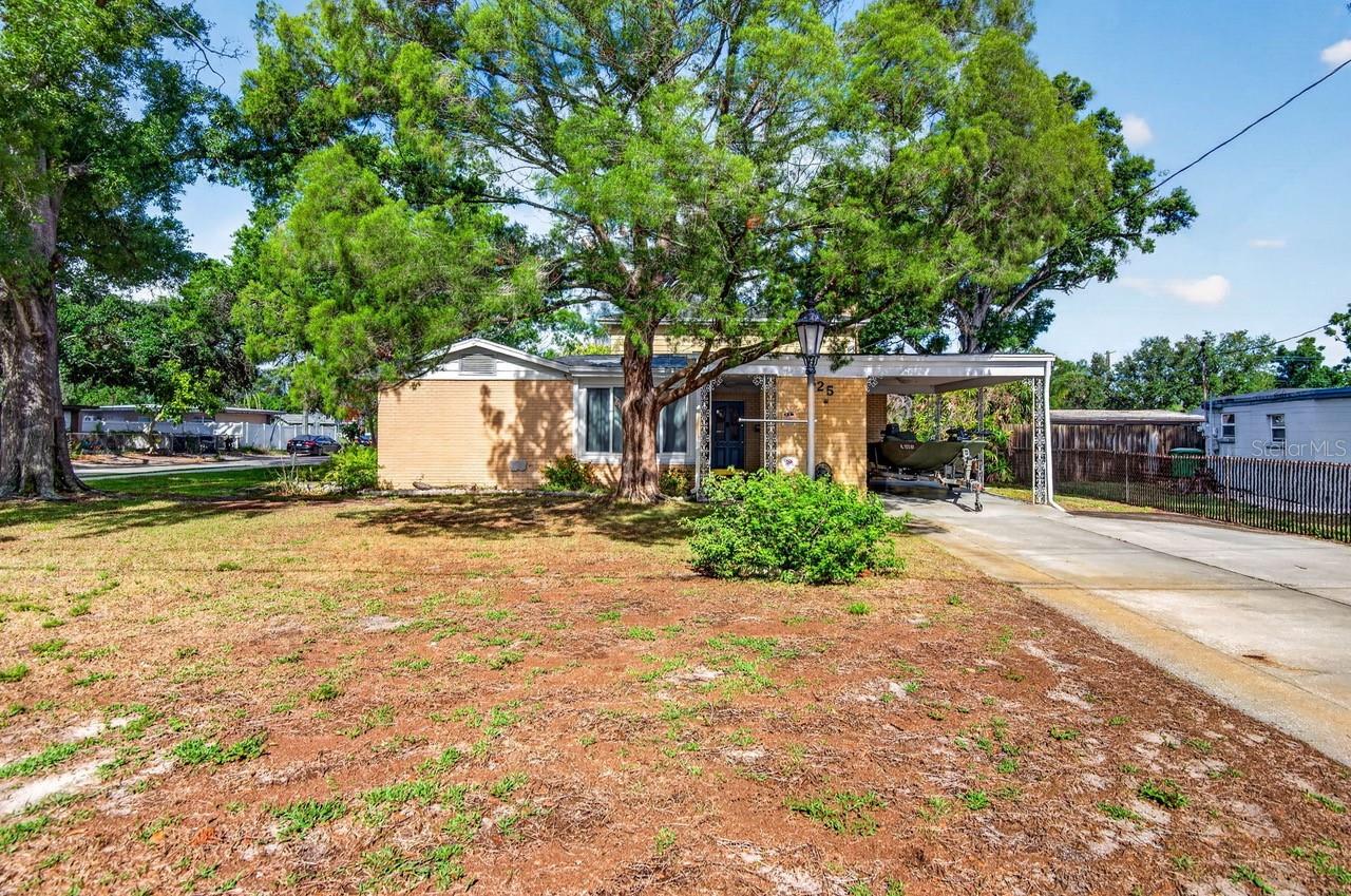 825 Whatley Place, FL