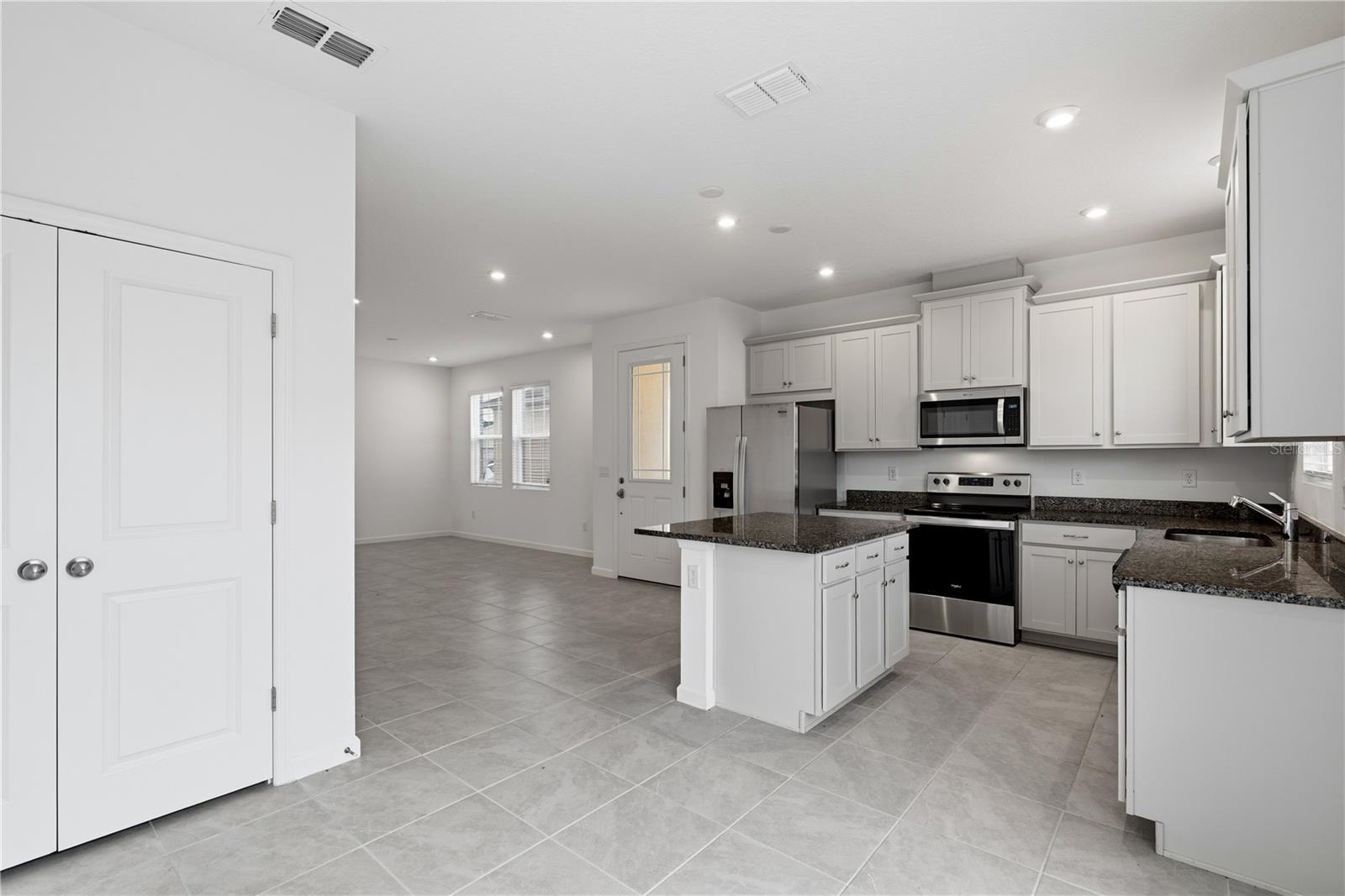 1124 Lakeshore Breeze Place, FL