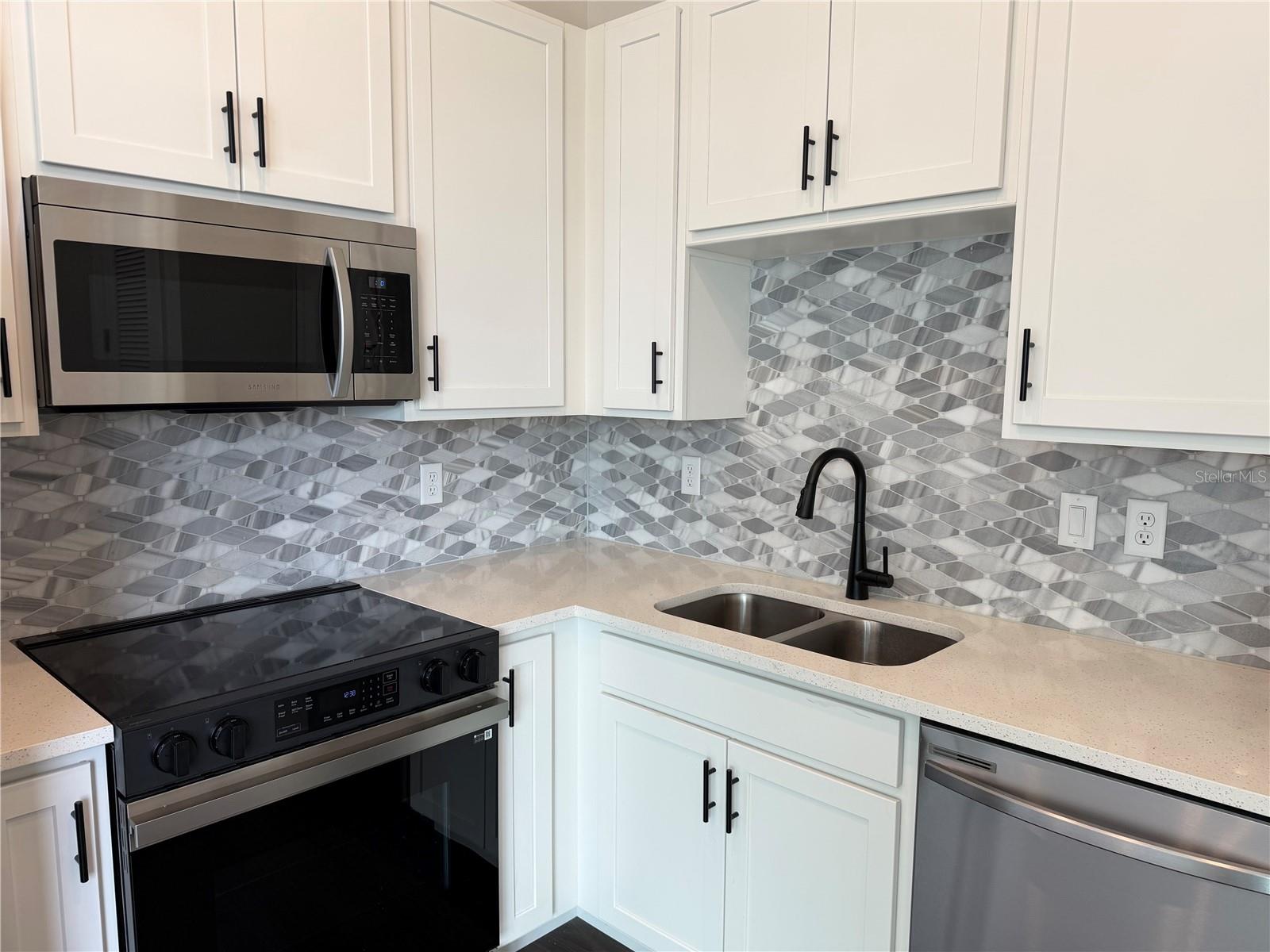 894 Tetbury Loop, FL