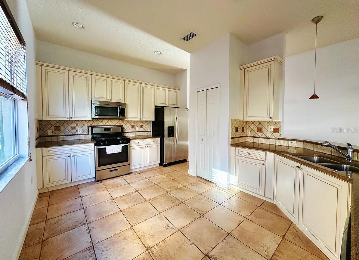 13809 Amelia Pond Drive, FL