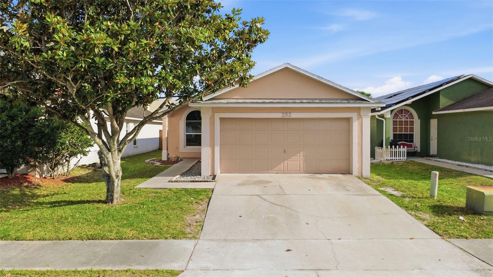 252 Daniels Pointe Drive, FL