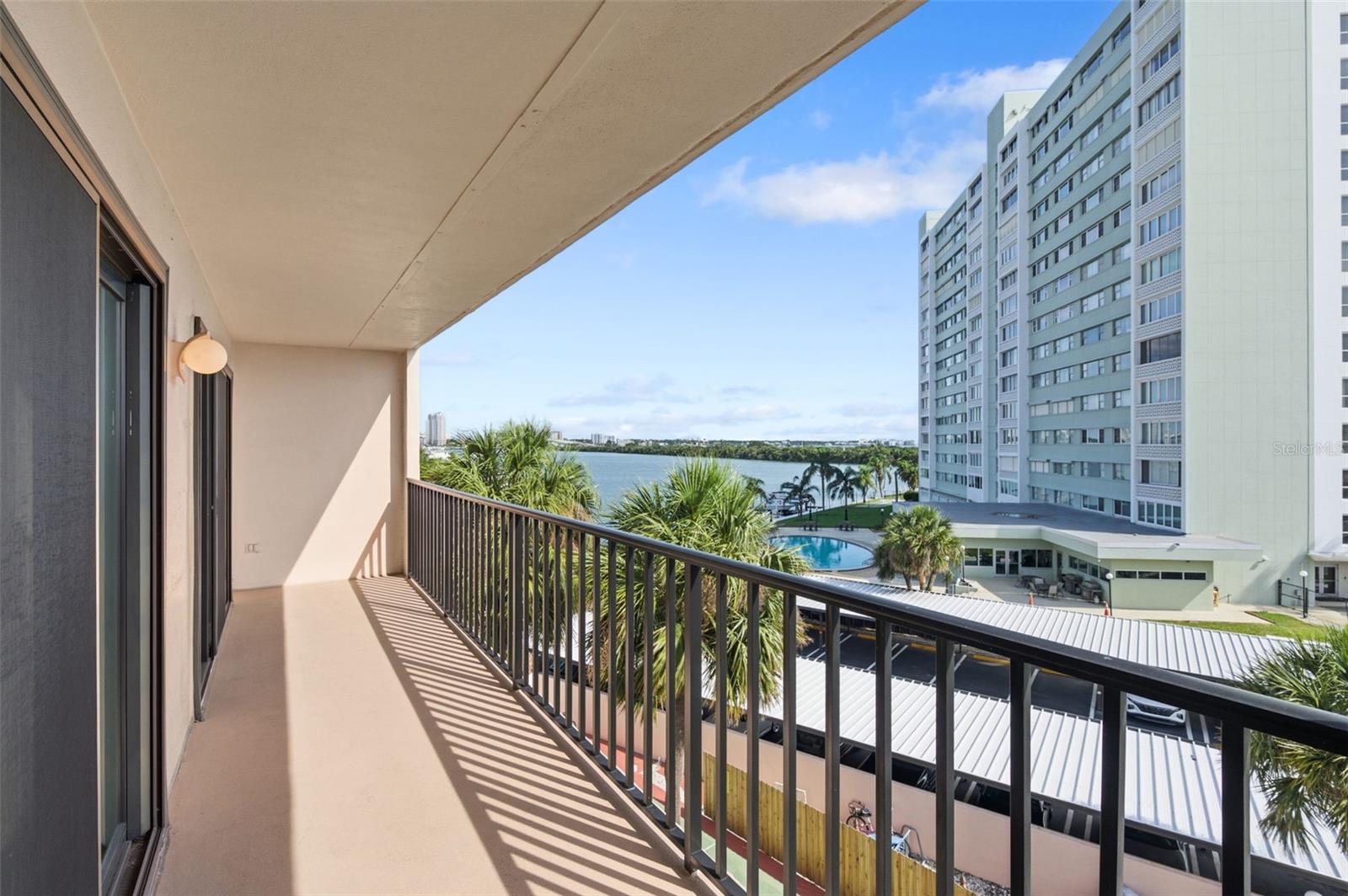 51 Island Way, FL