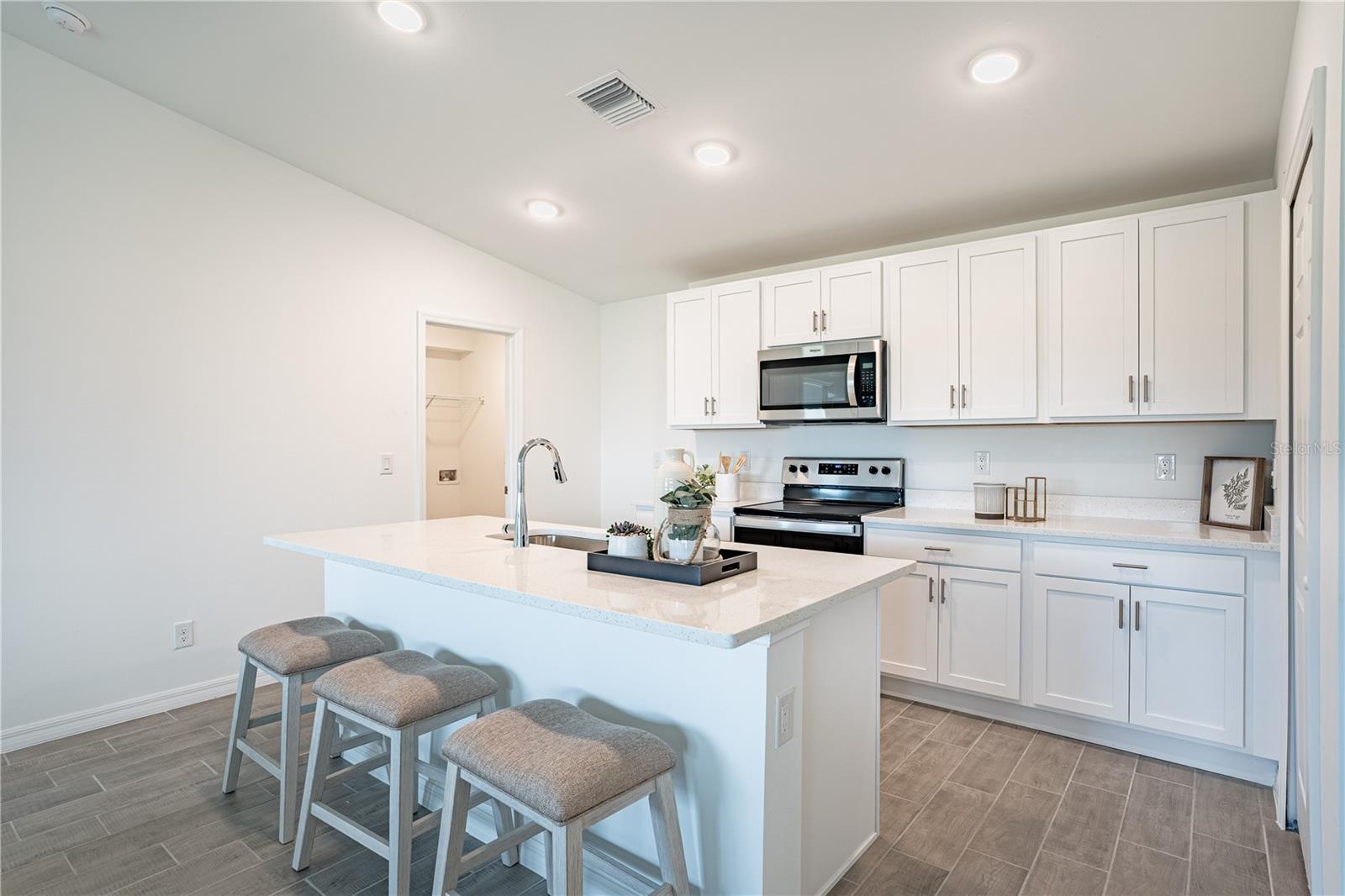1237 Somerset Street, FL
