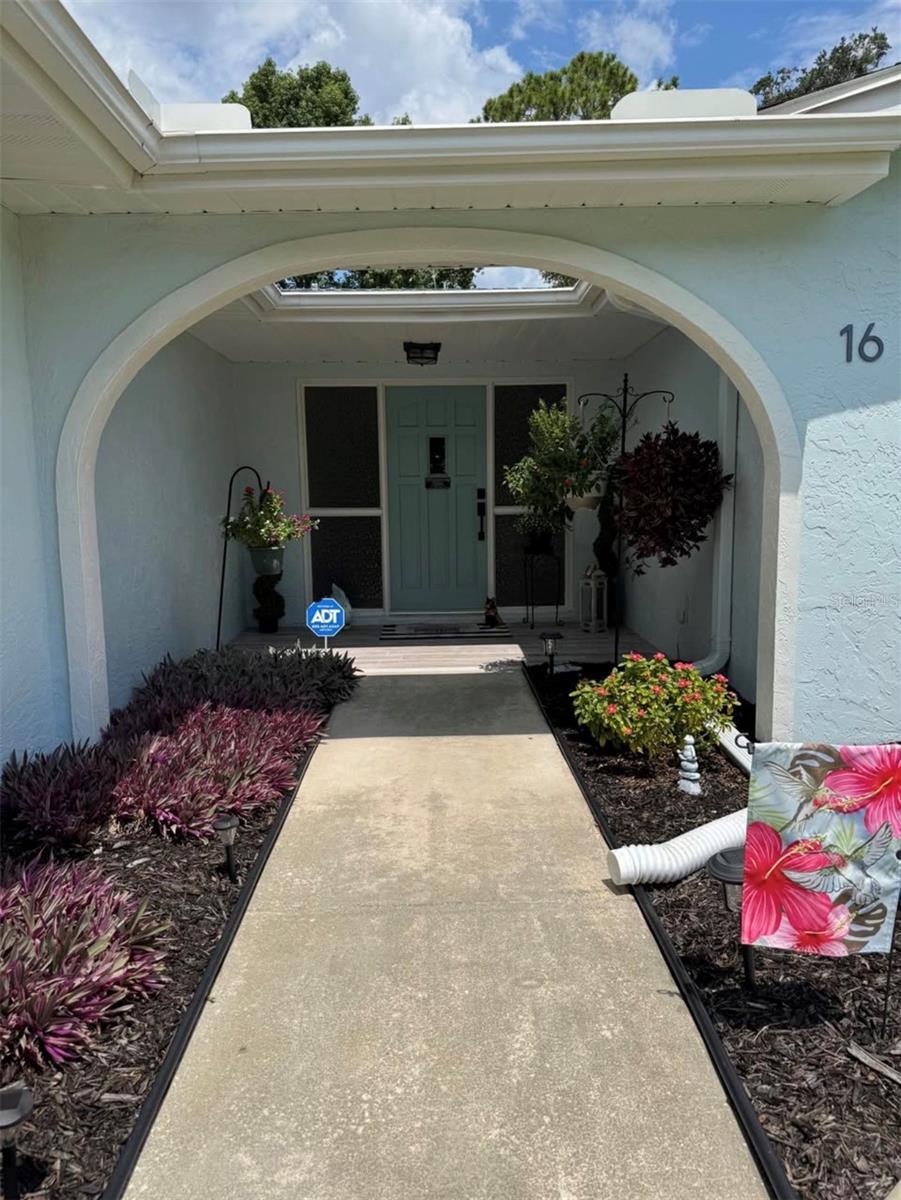 16 Courtney Place, FL