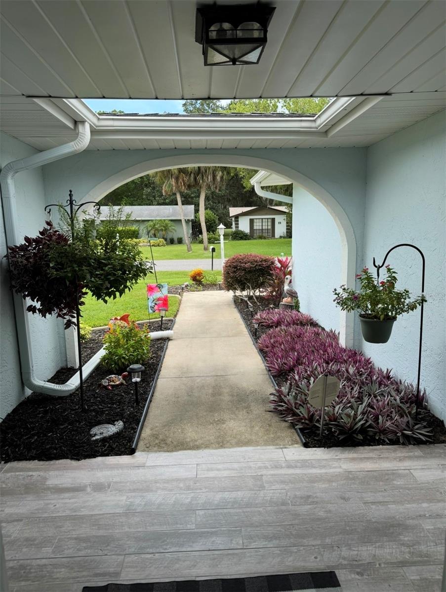 16 Courtney Place, FL