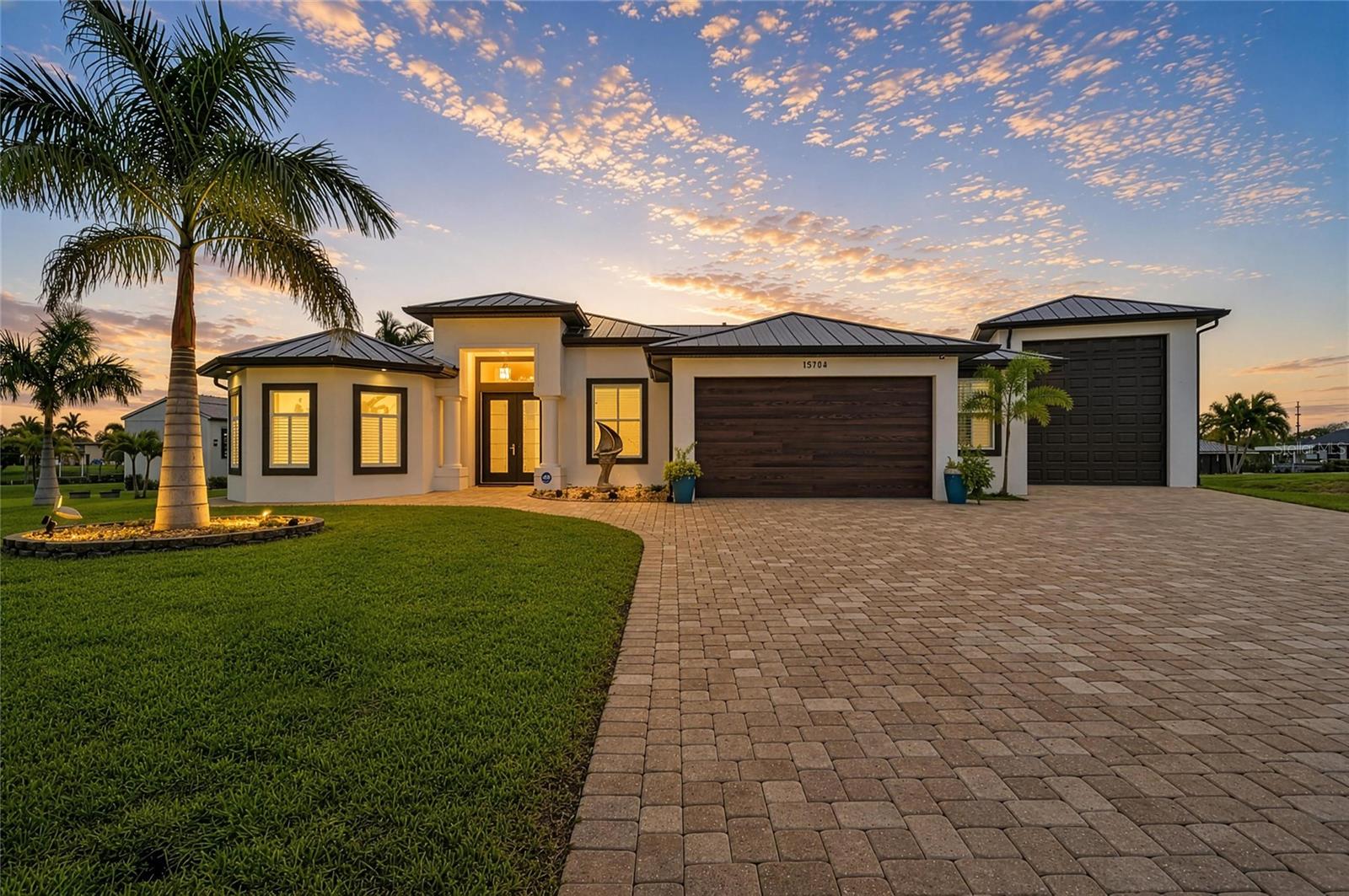 15704 Lakeland Circle, FL