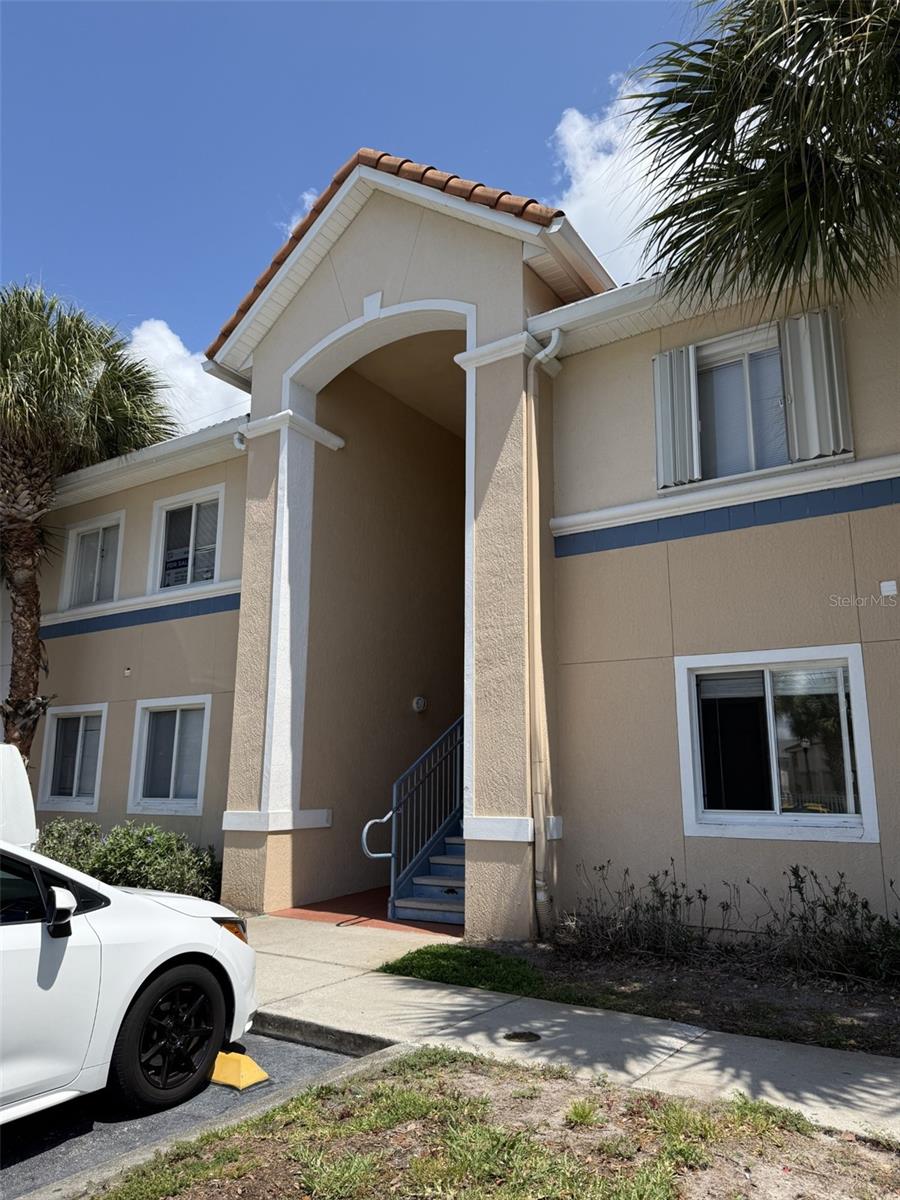 495 Las Cortes Lane, FL