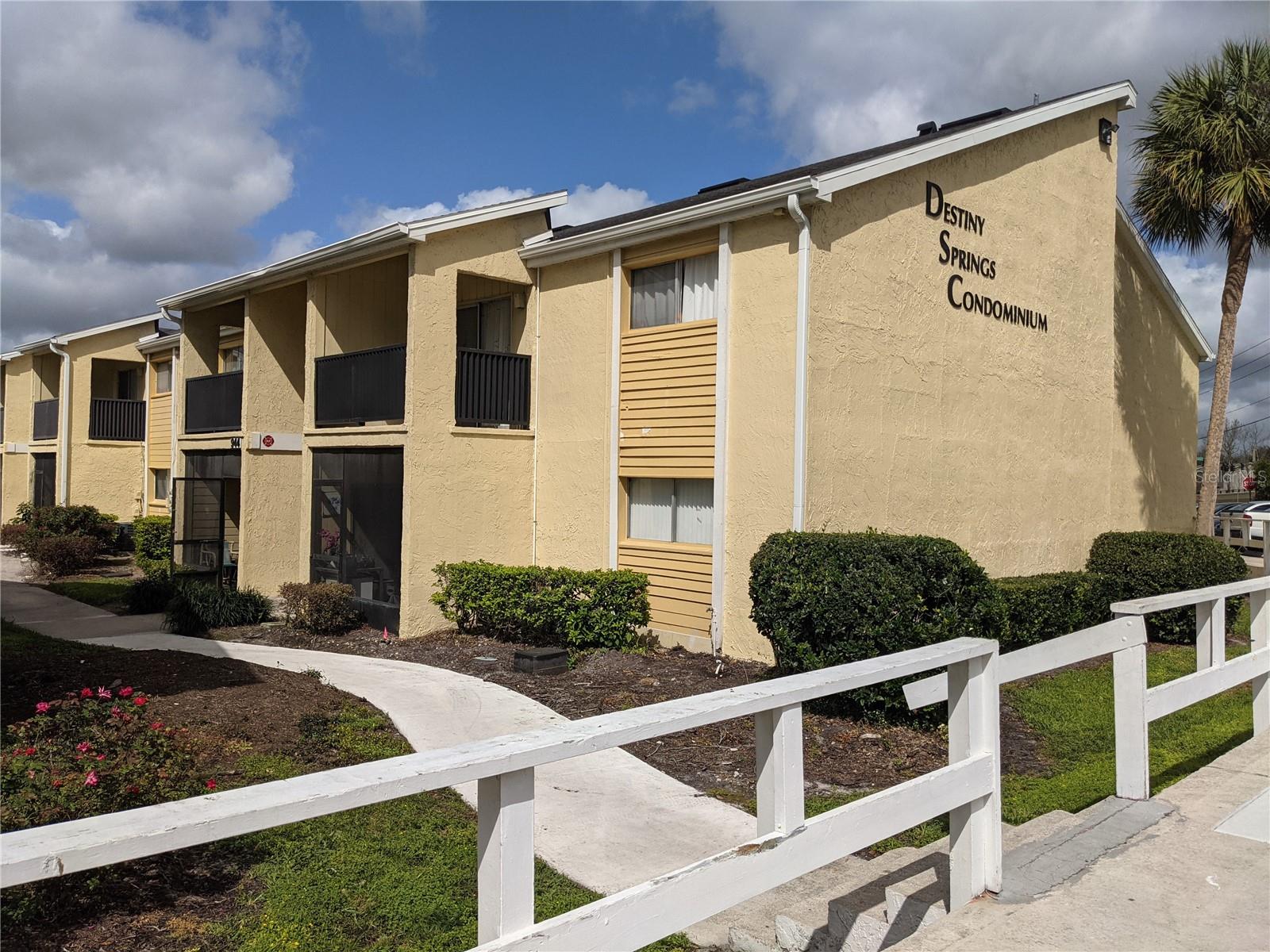 944 Lake Destiny Road, FL