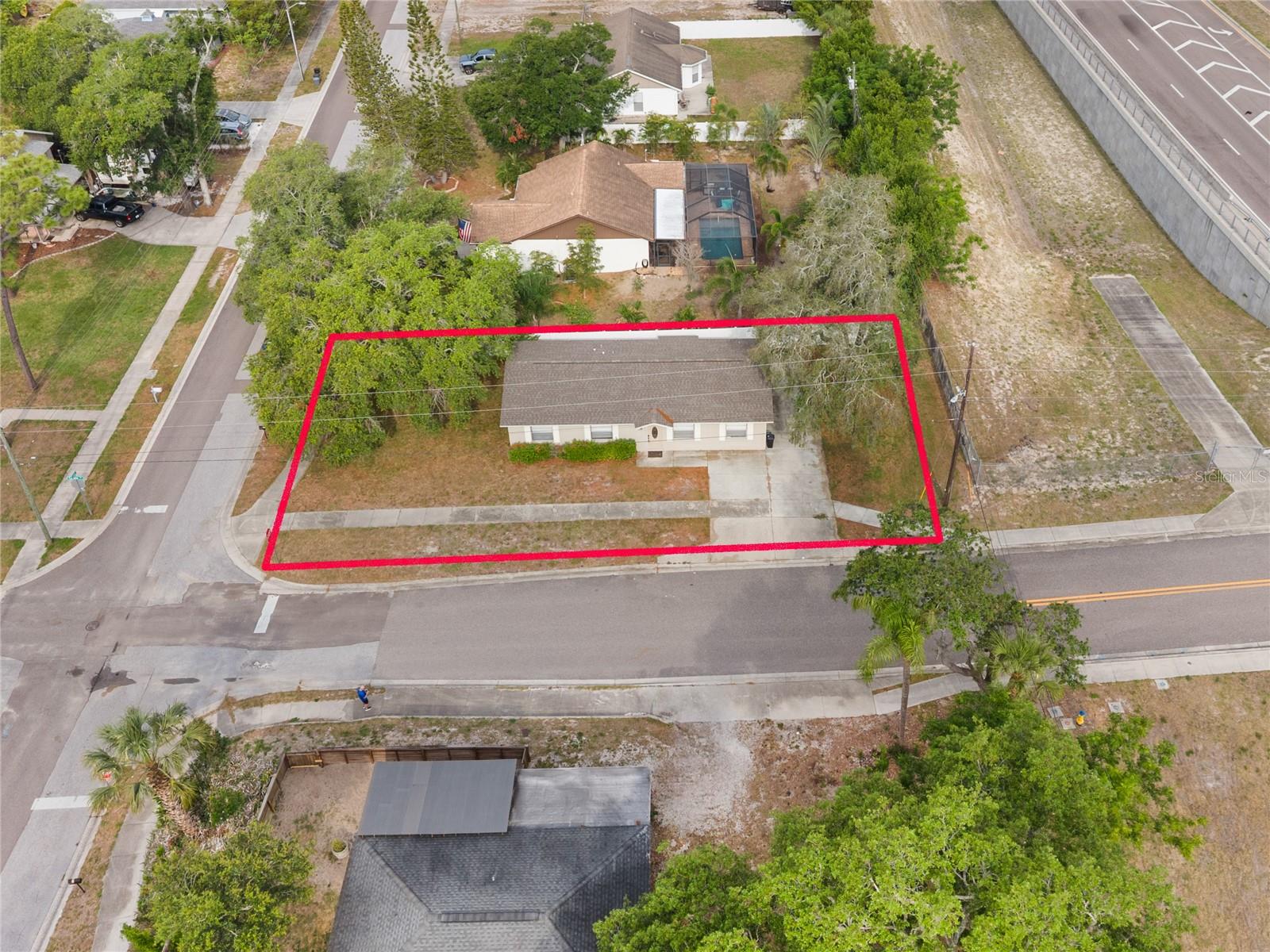1221 Court Street, FL