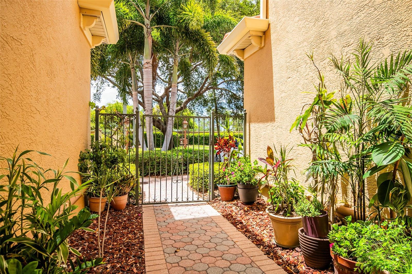3663 Square West Lane, FL