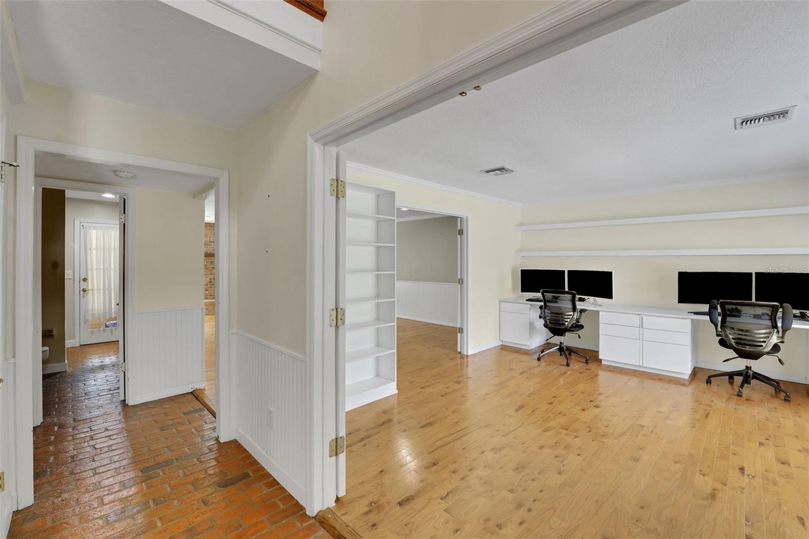 230 Hunters Trail, FL