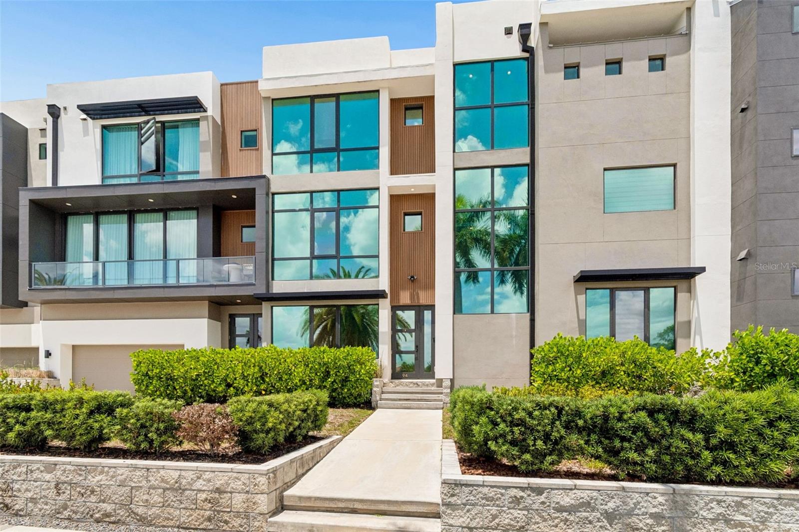 94 Davis Blvd., FL
