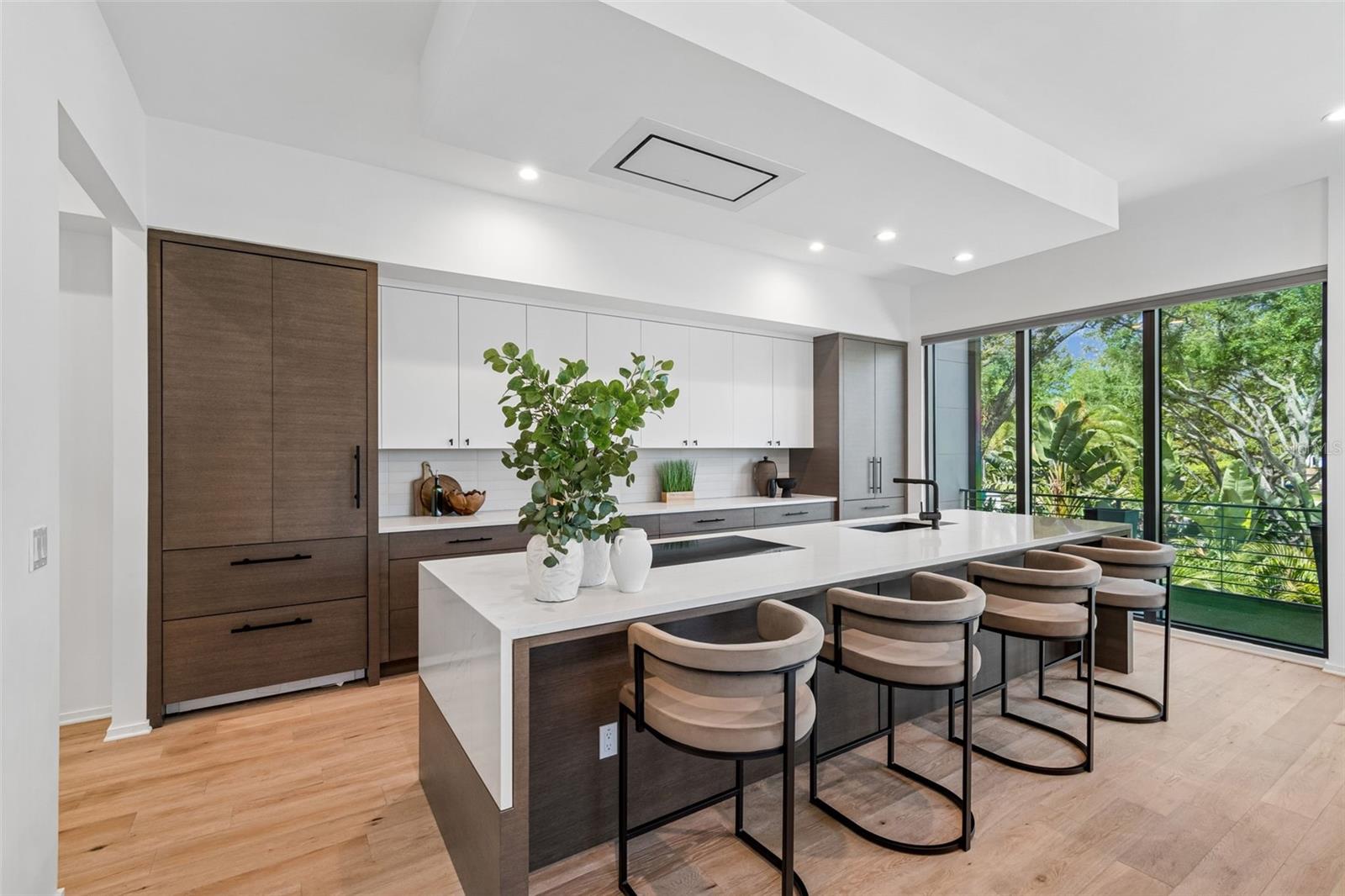 94 Davis Blvd., FL