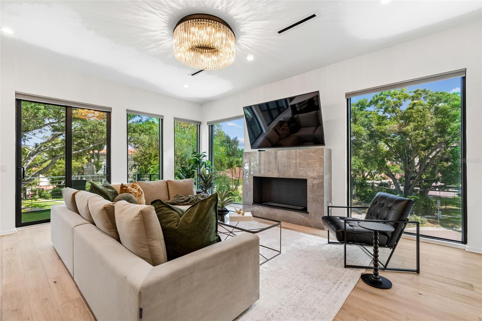 94 Davis Blvd., FL