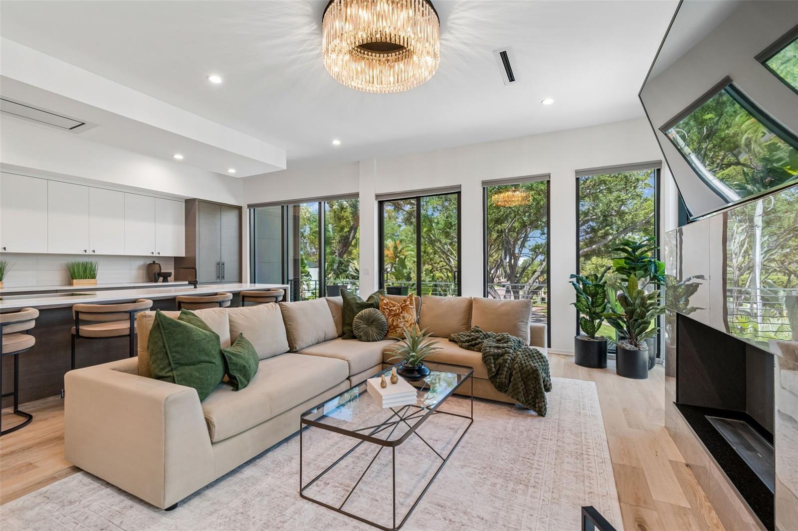 94 Davis Blvd., FL