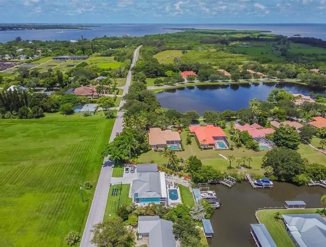 1704 Amberwynd Circle, FL