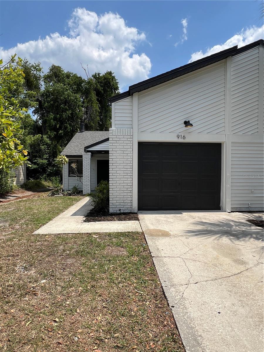 916 Robinhood Court, FL