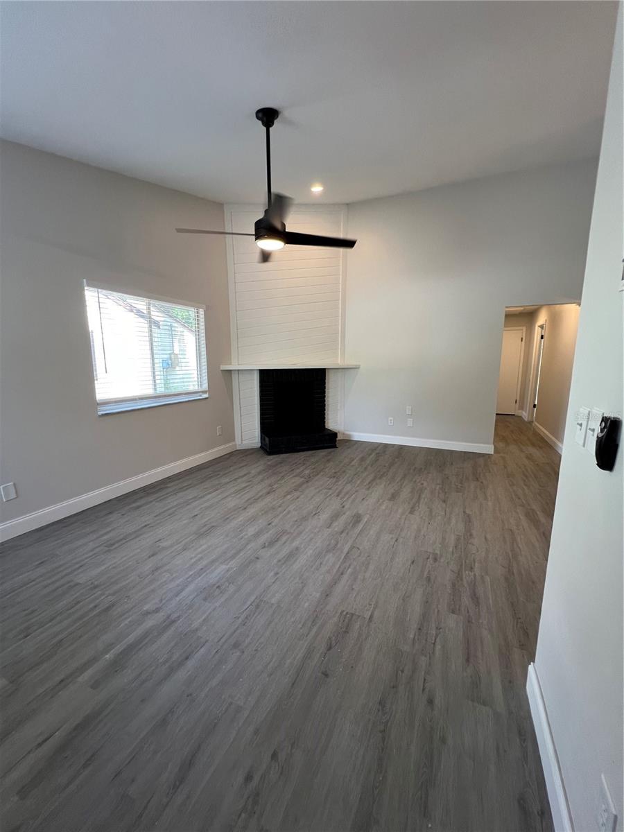 916 Robinhood Court, FL