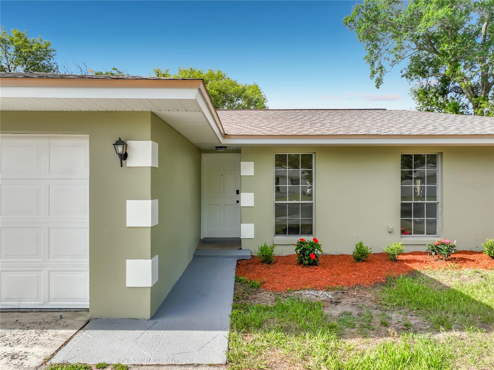 124 Hollyhock Drive, FL