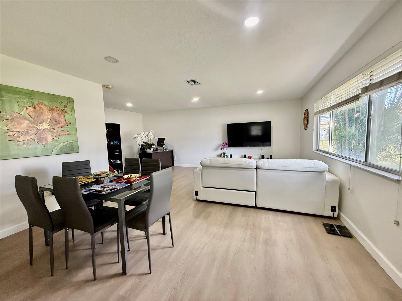 5440 Riverbluff Circle, FL