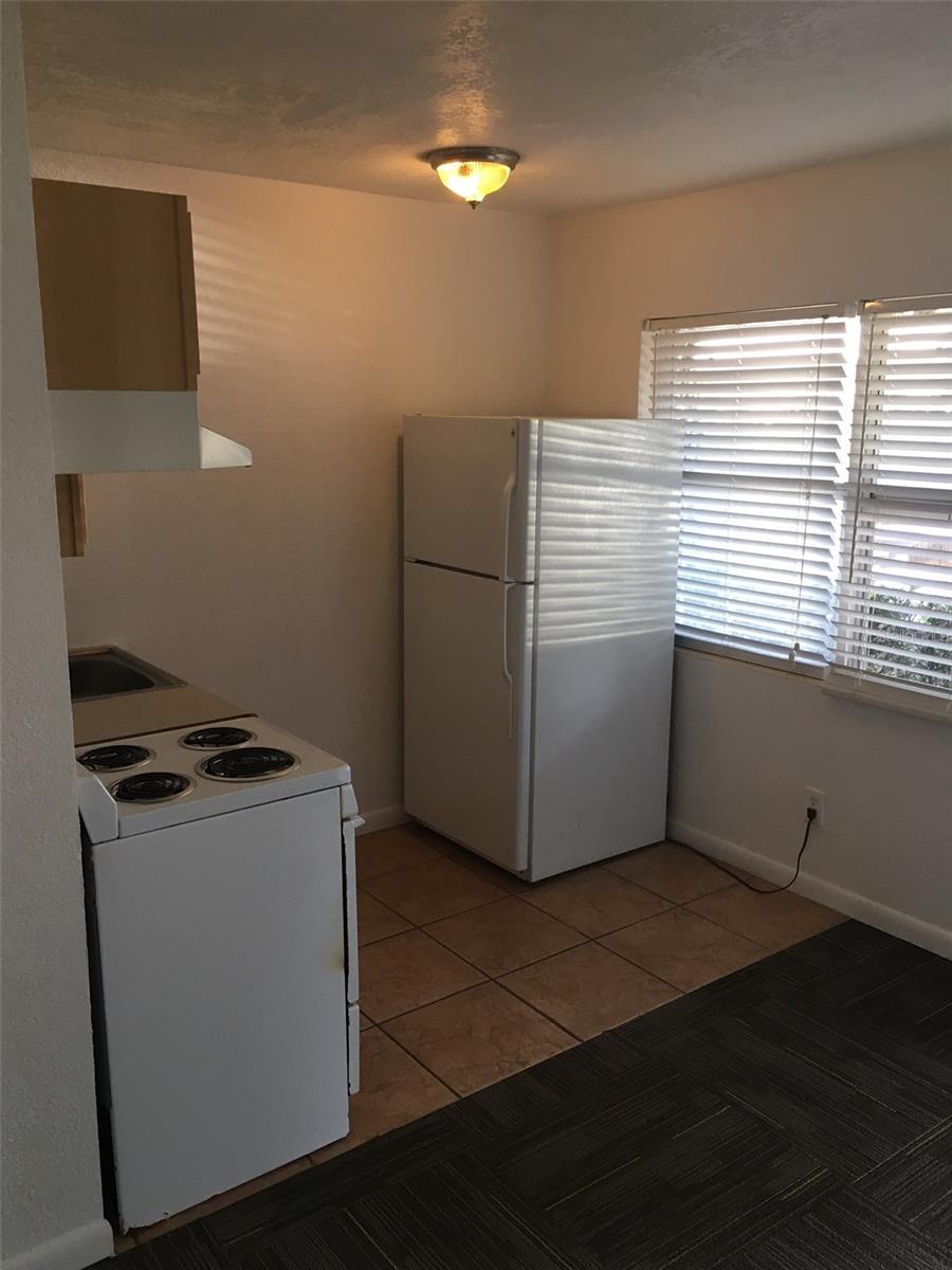412 Aurora, FL