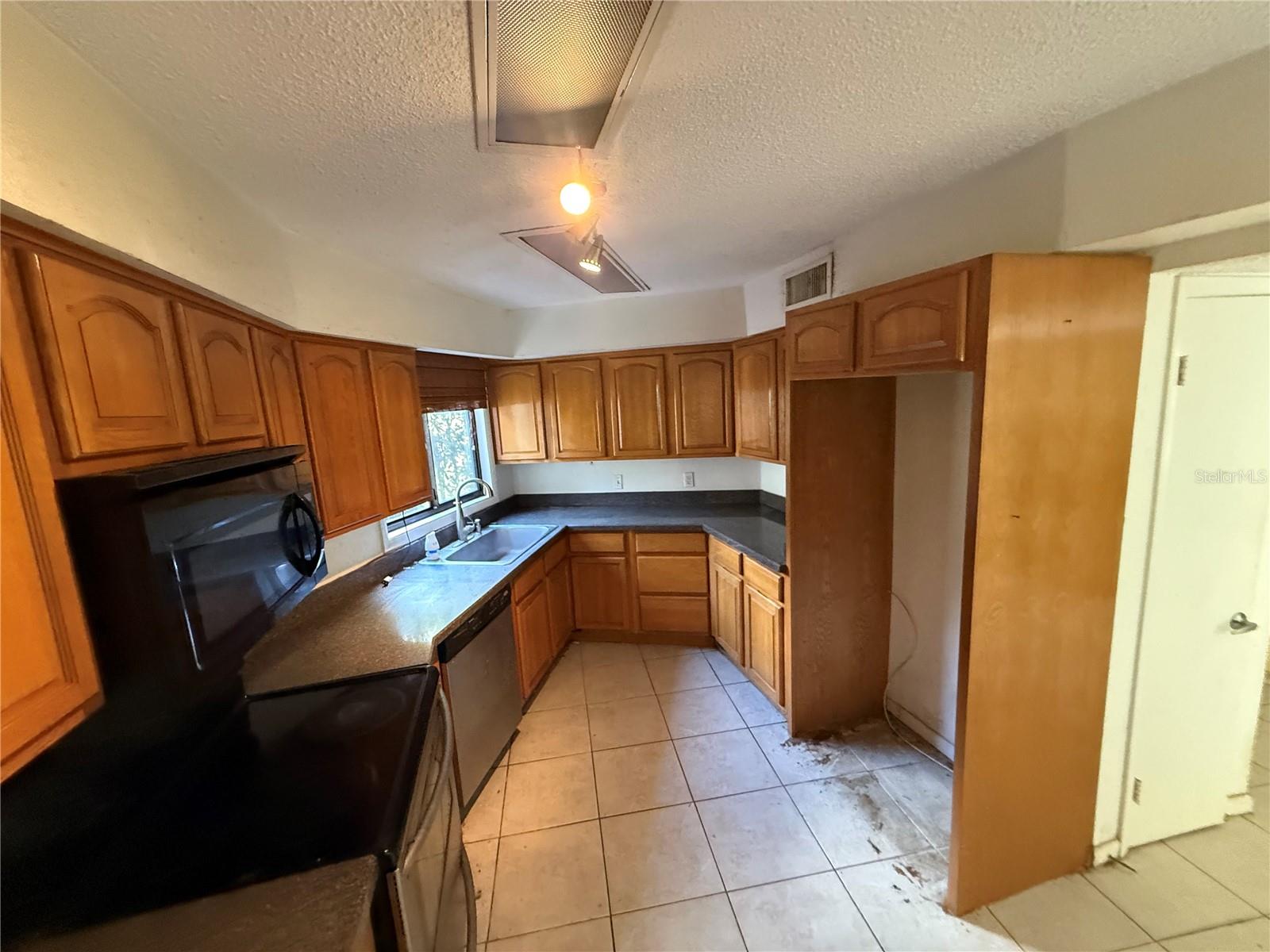 6904 Pinetree Lane, FL