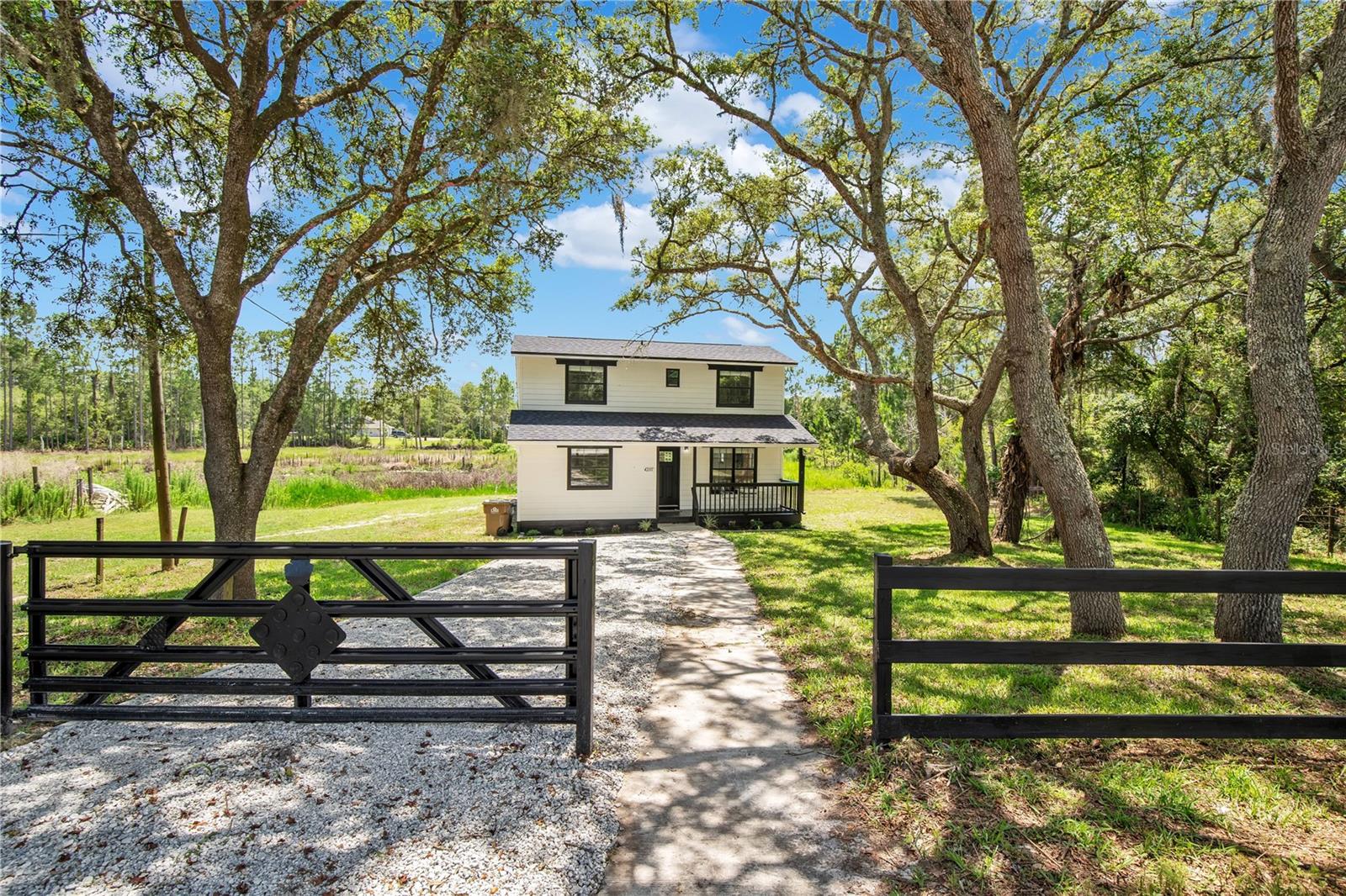 42111 Chinaberry Court, FL