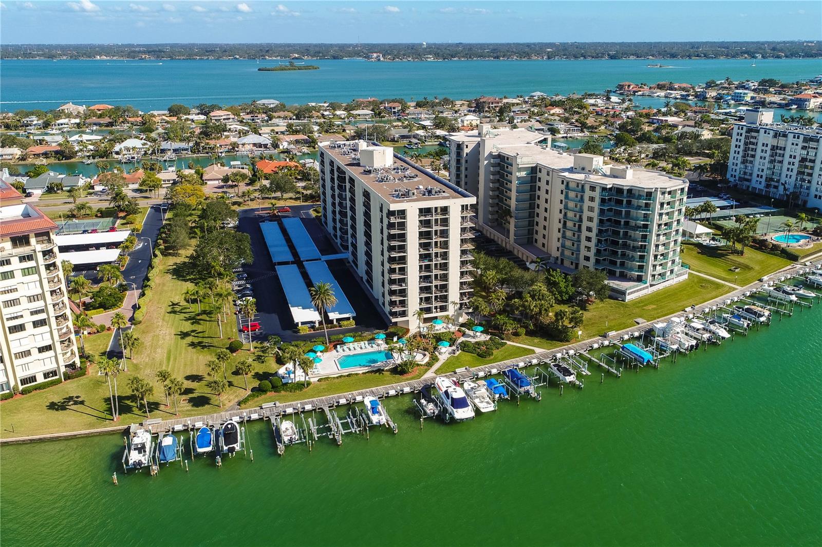 690 Island Way, FL
