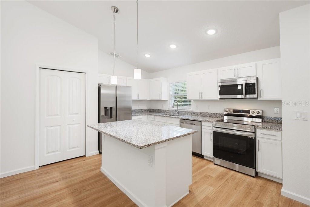 5 Pinetree Drive, FL