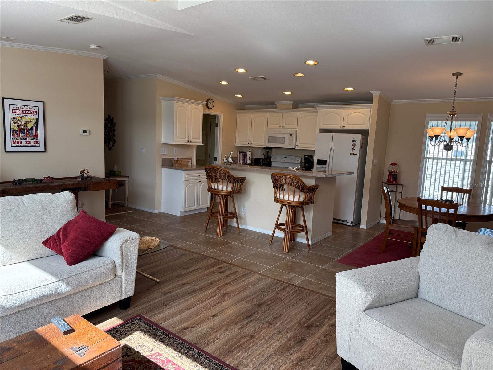 700 Dahlia Drive, FL