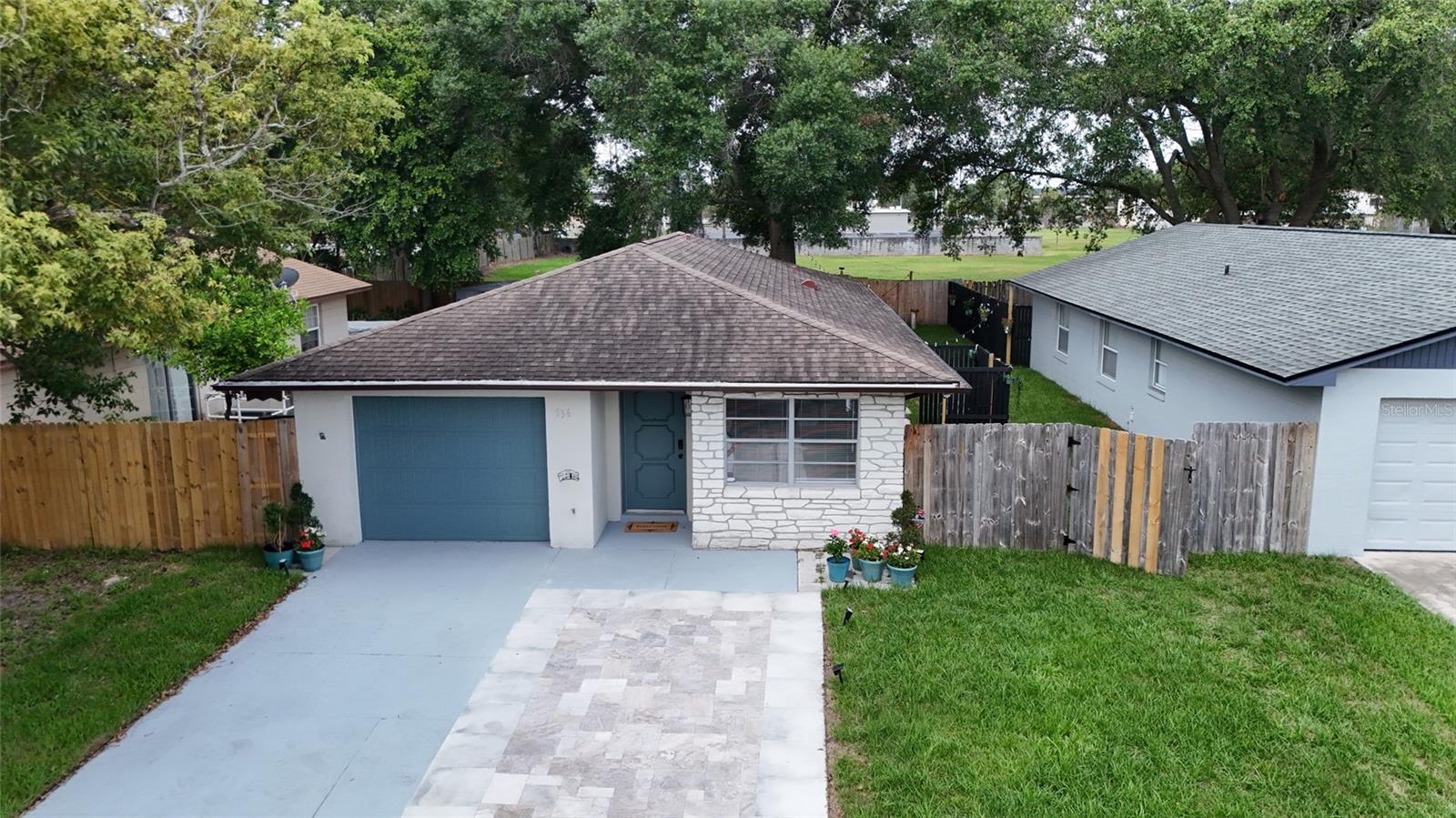 536 Hibiscus Way, FL