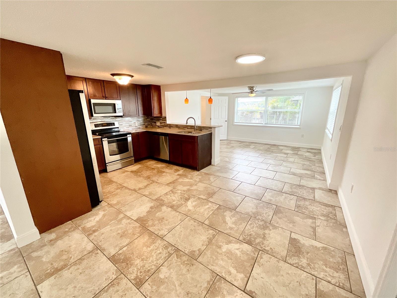 4233 Belle Isle Court, FL