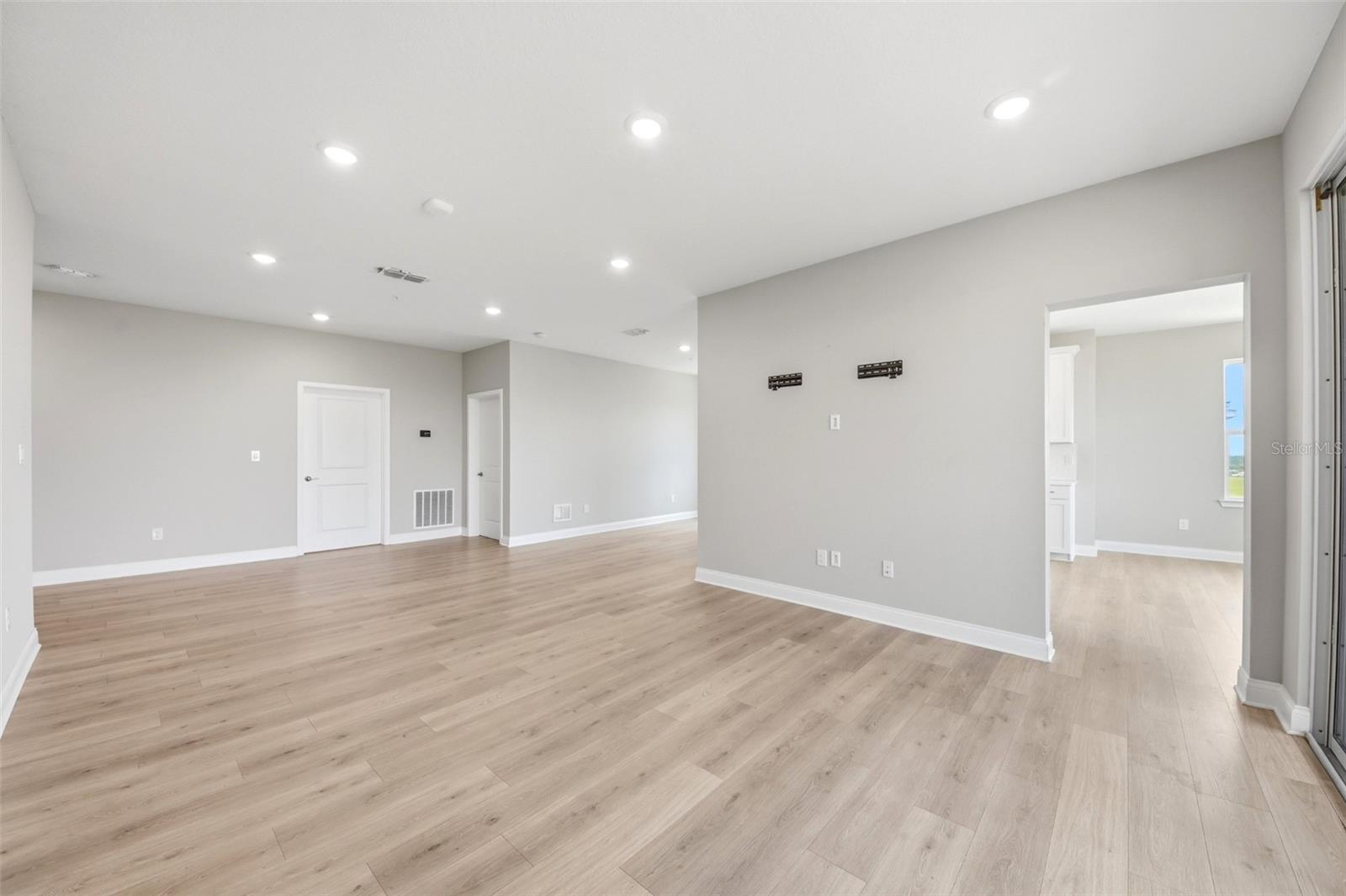 7521 Laureate Boulevard, FL
