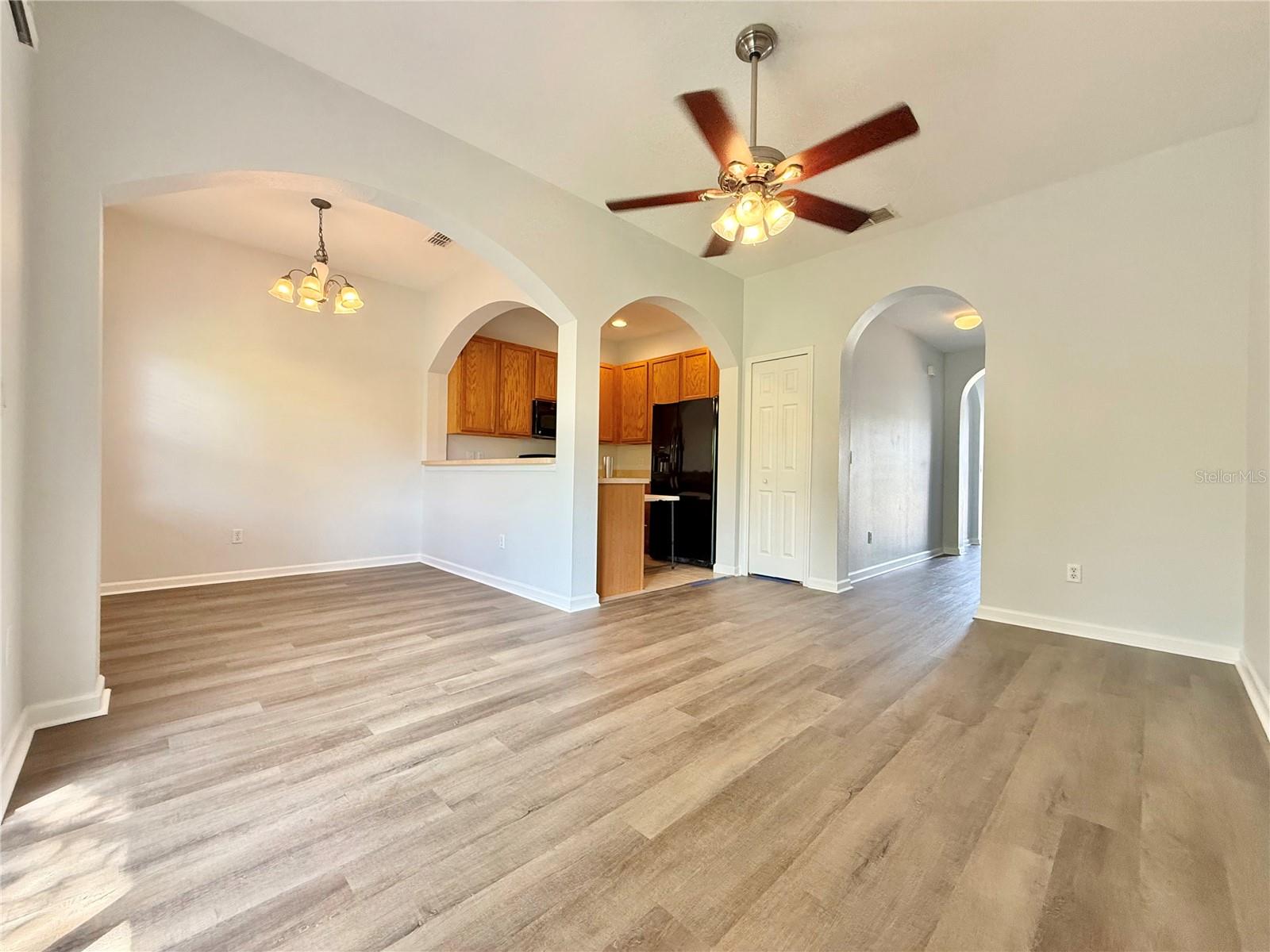 823 Pine Pointe Ln, FL