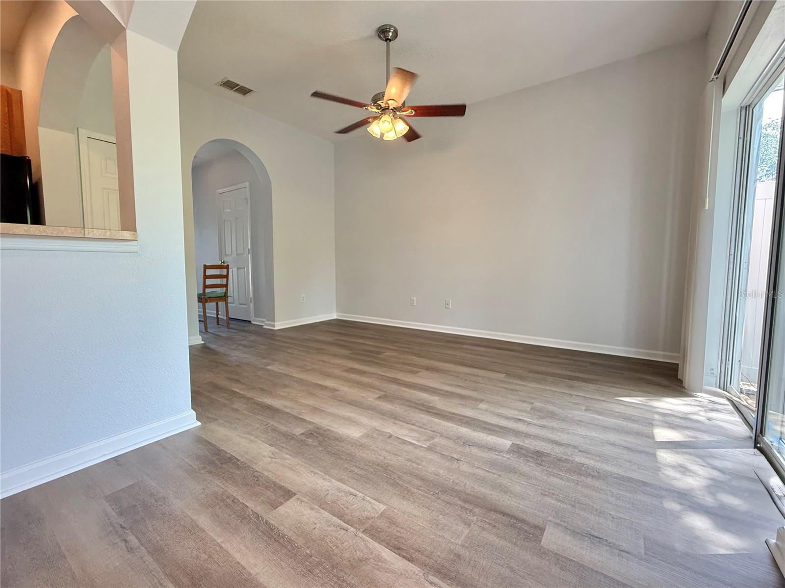 823 Pine Pointe Ln, FL